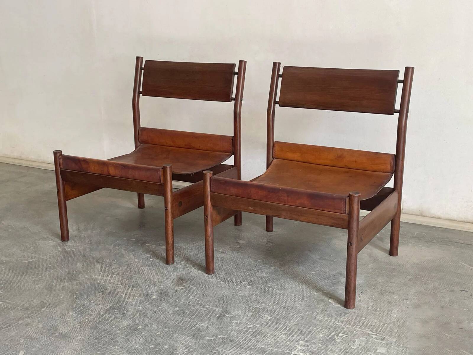 Paire de chaises en cuir