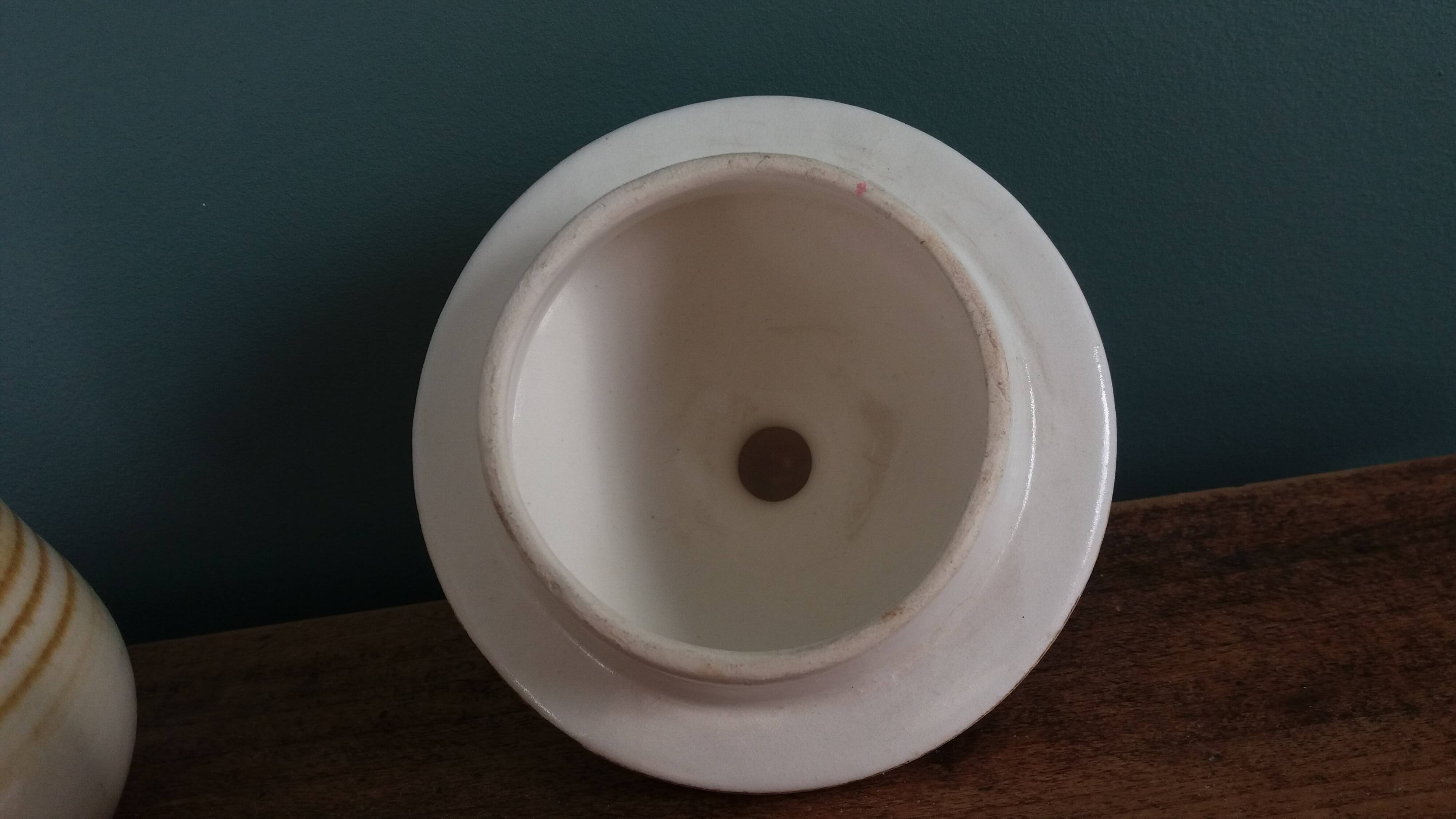 Sugar bowl and milk jug in Longchamp earthenware.