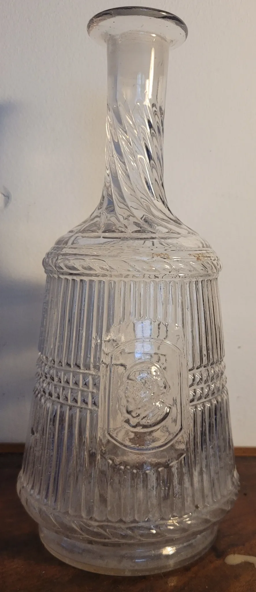 Carafe Jules Grevy 1879 fait main, verre moulé.