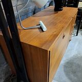 Armoire design en teck Musterring avec pieds noirs