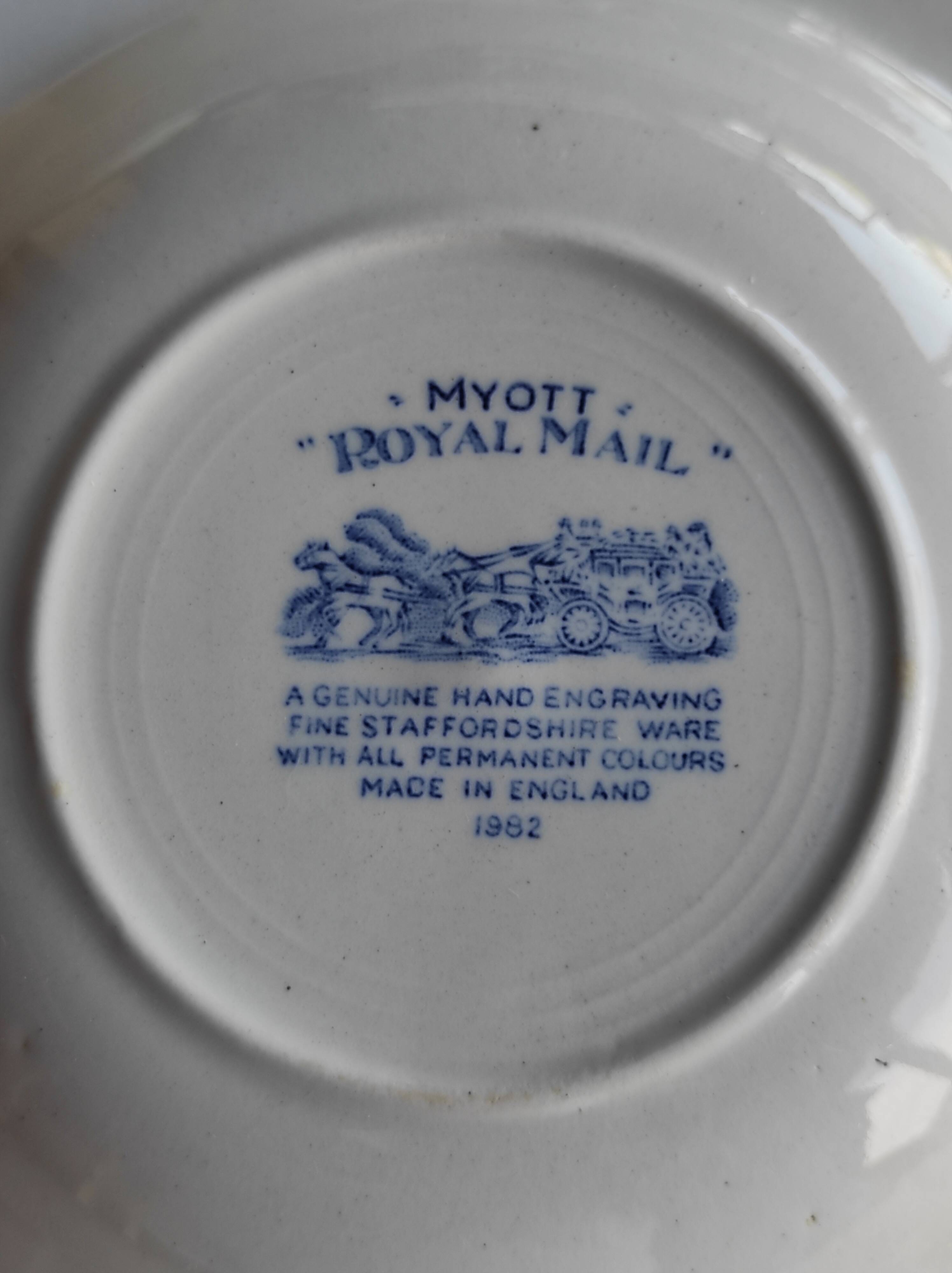 Lot de 14 assiettes creuses Myott Royal Mail