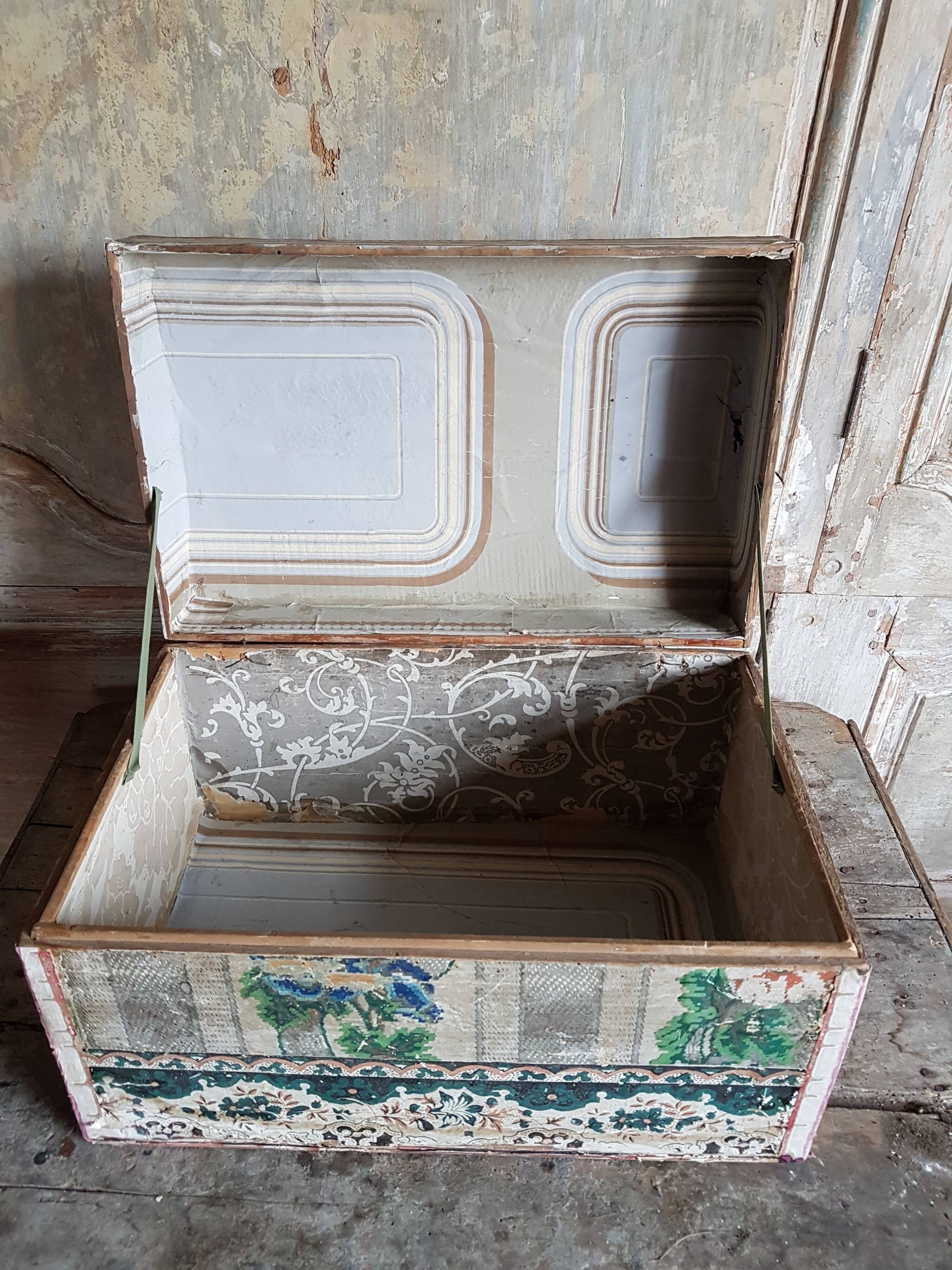Wallpaper chest - nineteenth century