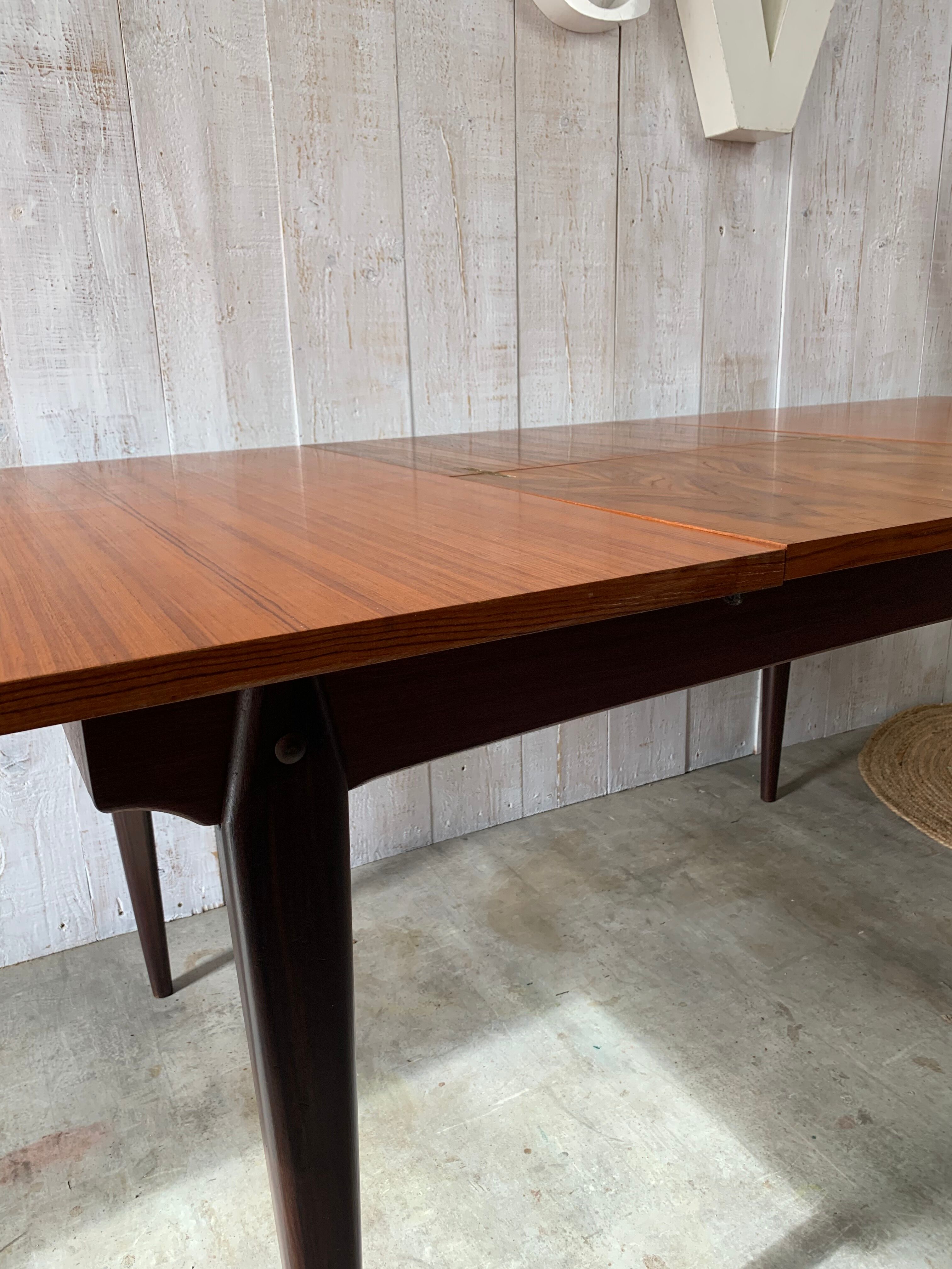 "Butterfly" teak table