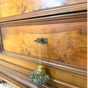 Elegant antique Italian chest of drawers, dating from the 20th century