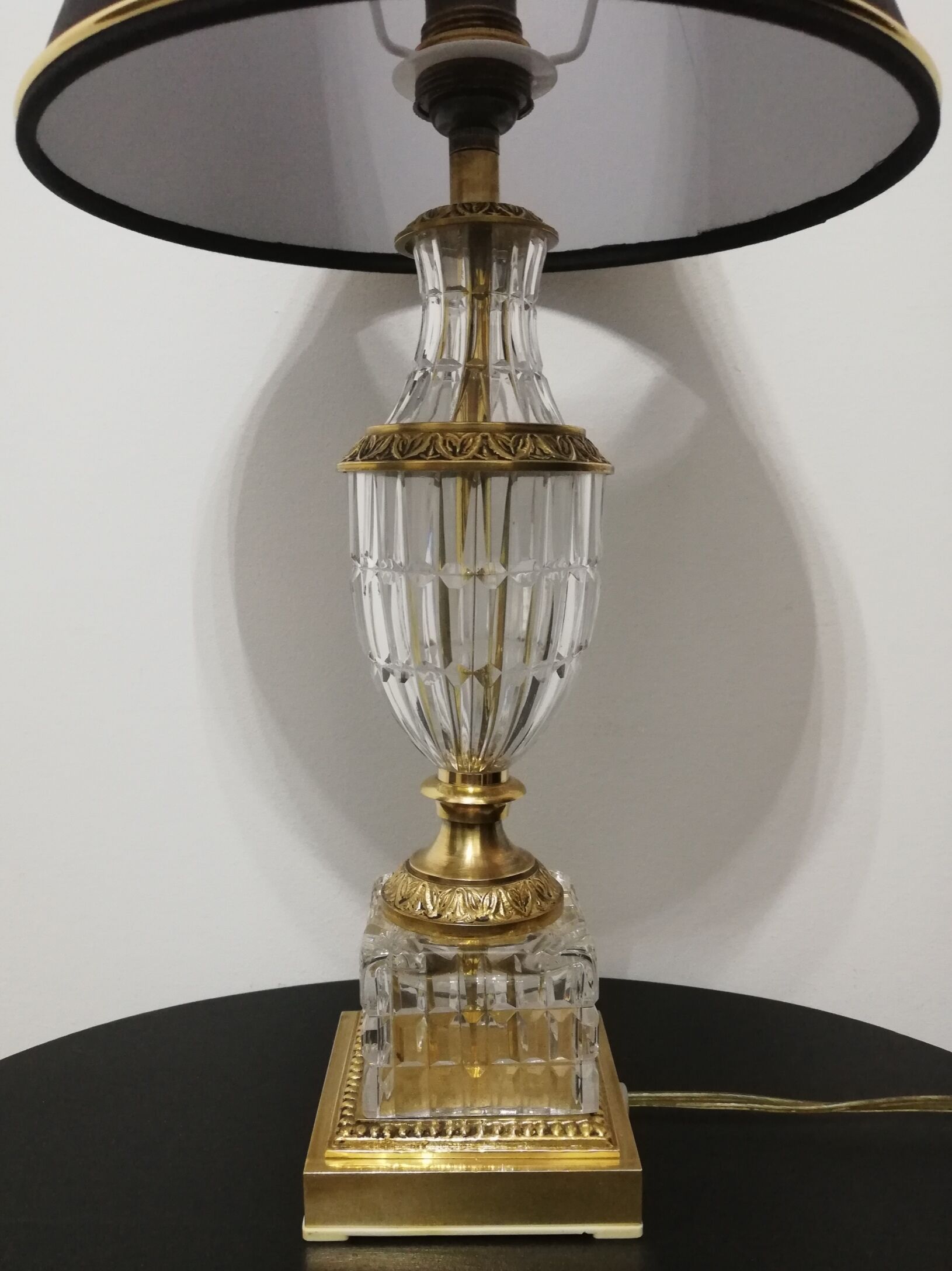 Lampe de chevet en verre ciselé et laiton doré