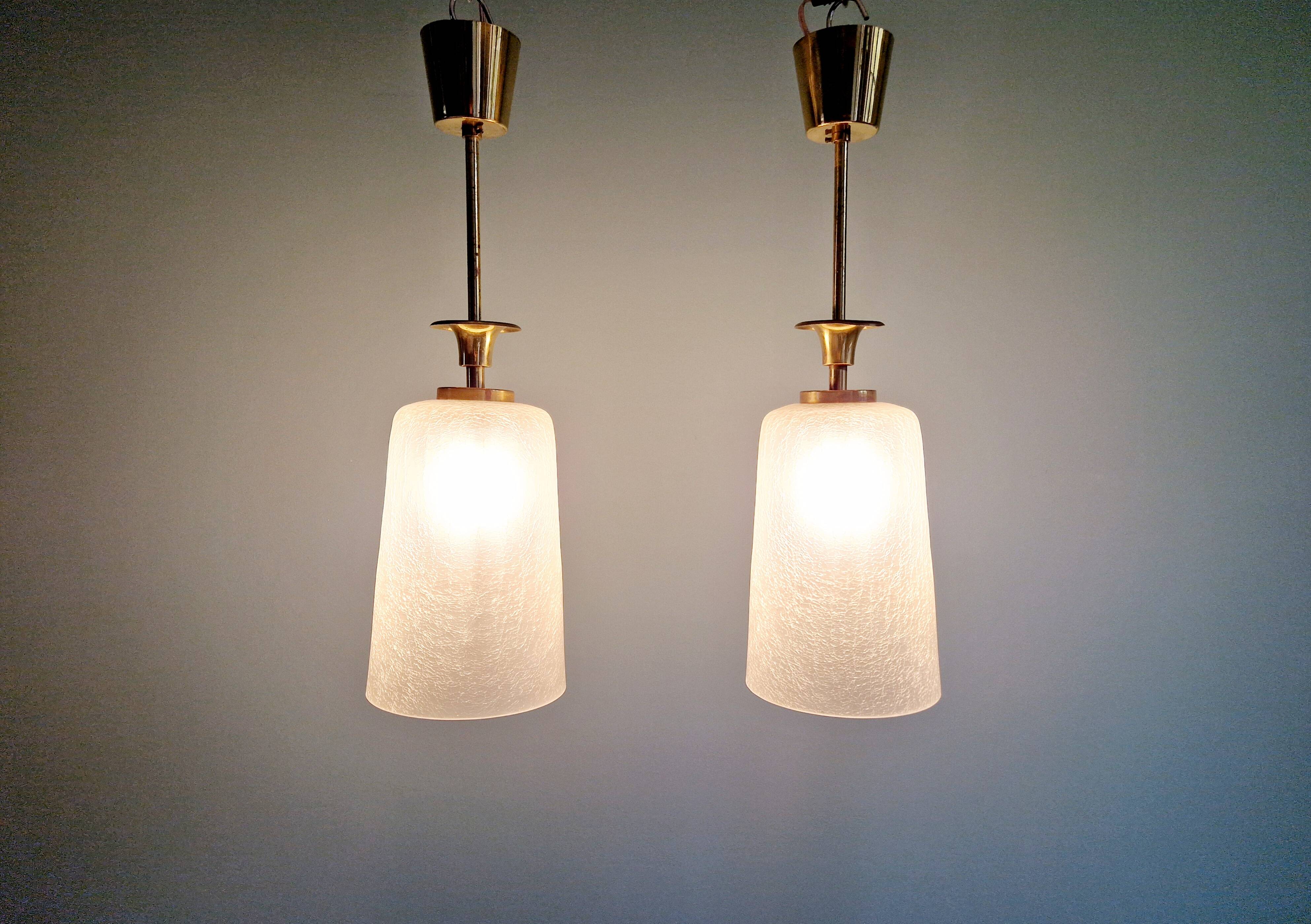 Pair of Mid Century Pendant Lights in Brass and Clear Crackle Glass, 1950s