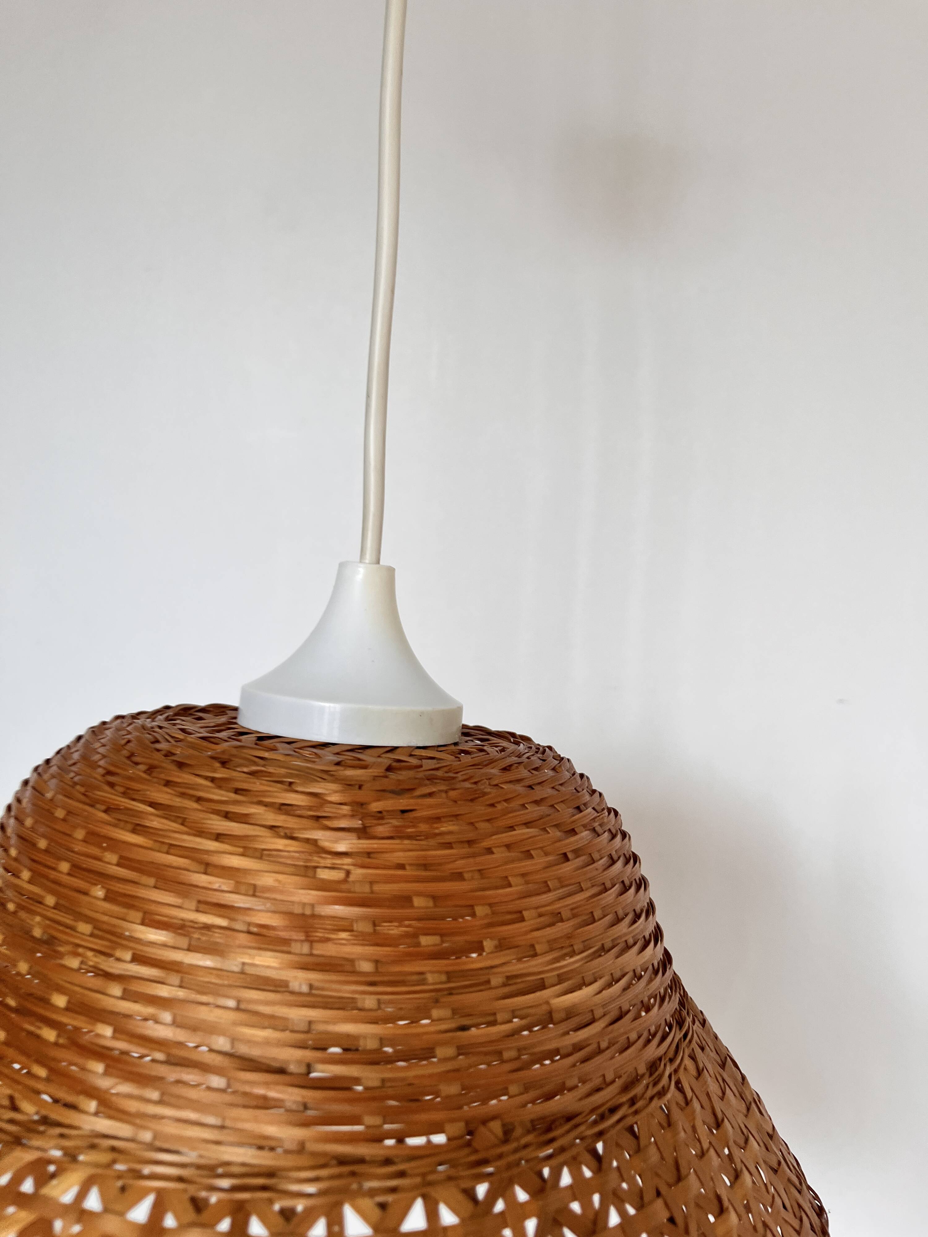 Wicker caning pendant light