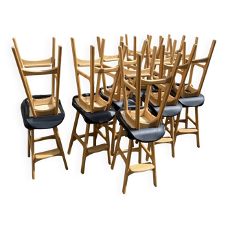 Set of 16 pine and leatherette bar stools in Scandinavian design?
