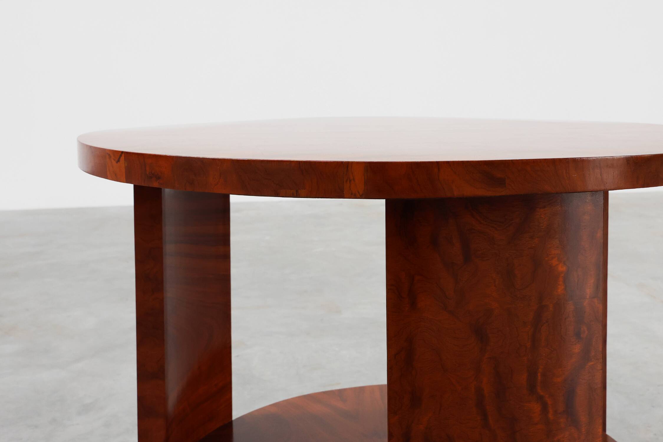 Round Art Deco coffee table in burl veneer, France ca. 1920