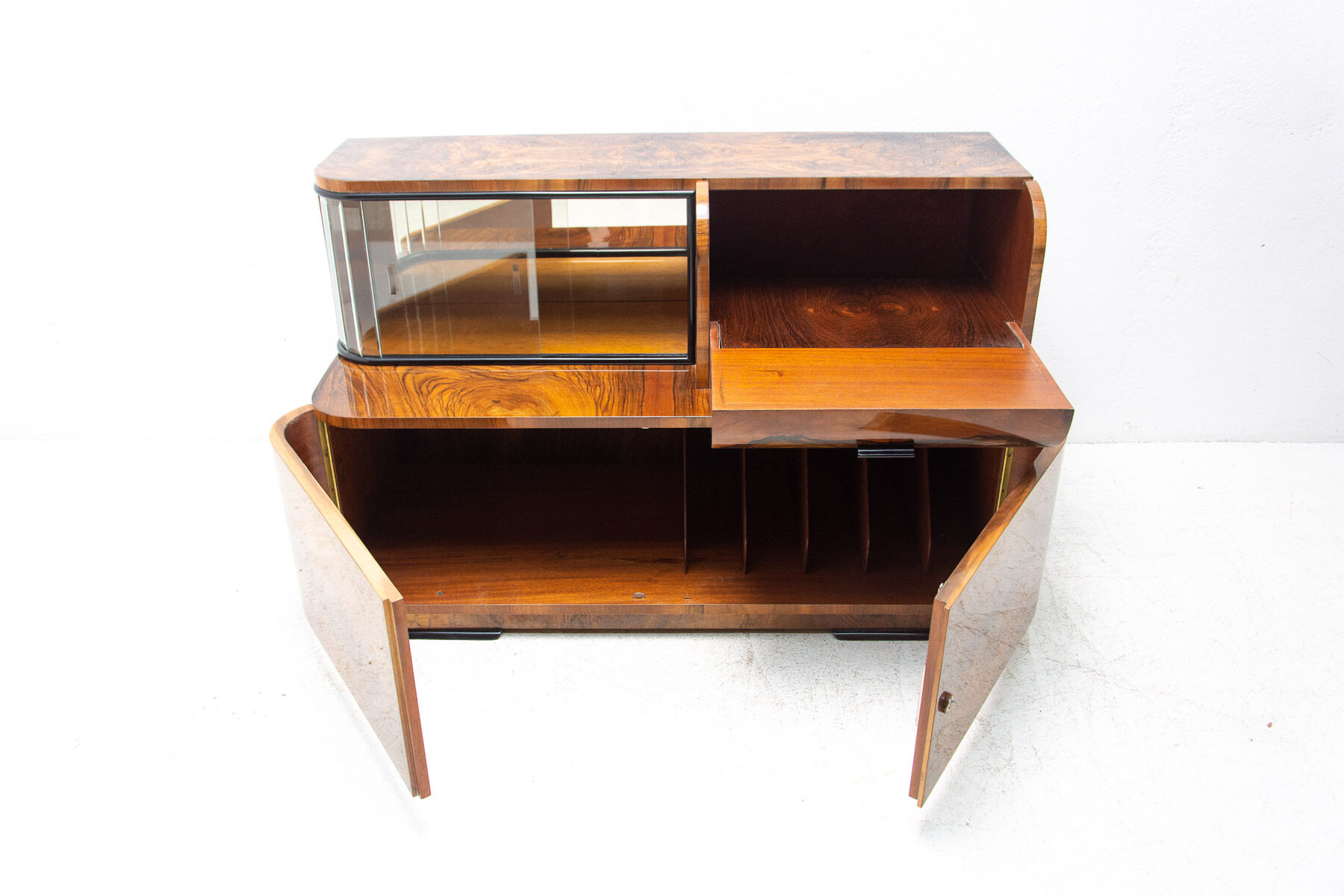 Art deco bar cabinet attribute to jindřich halabala, 1930s