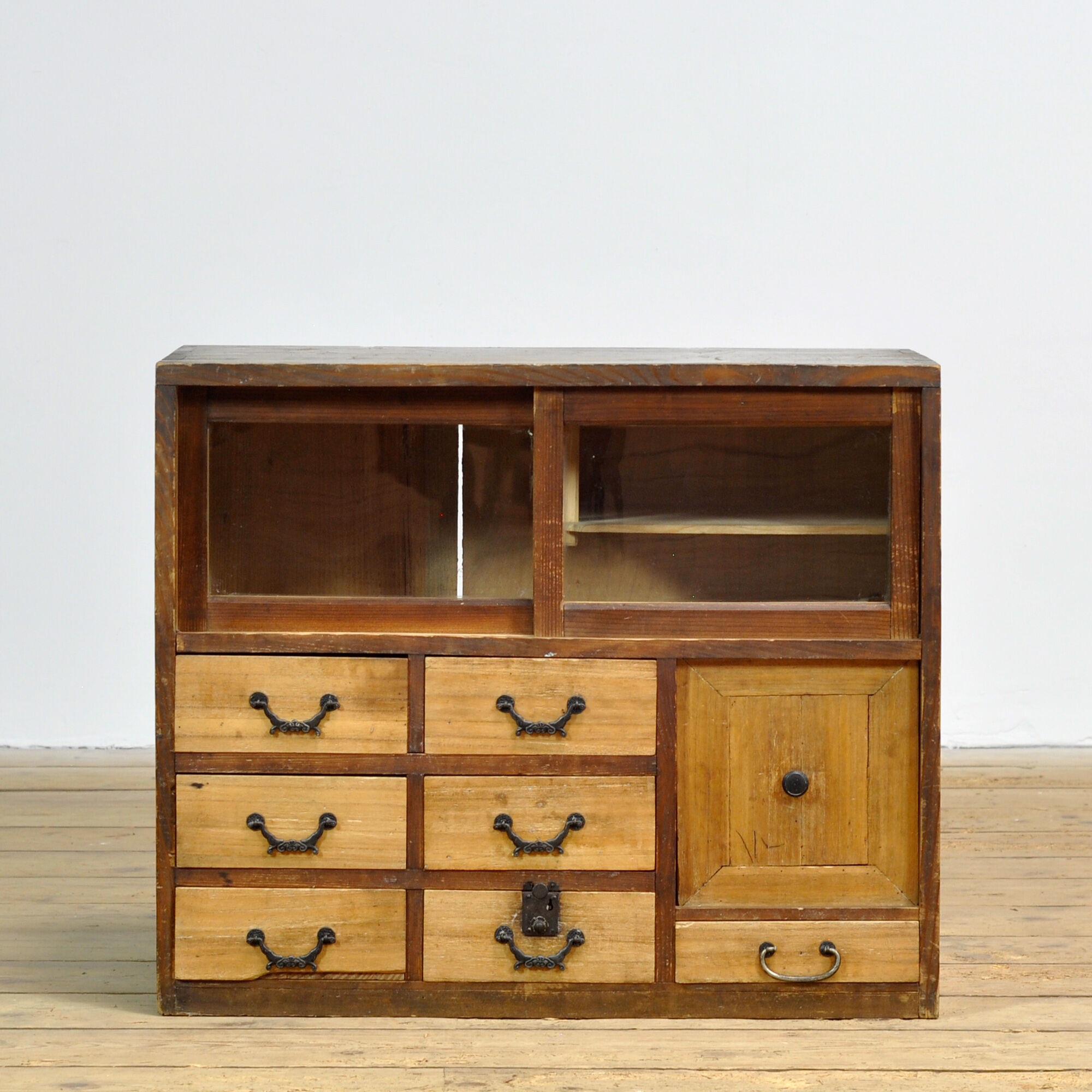Cabinet japonais, vers 1930