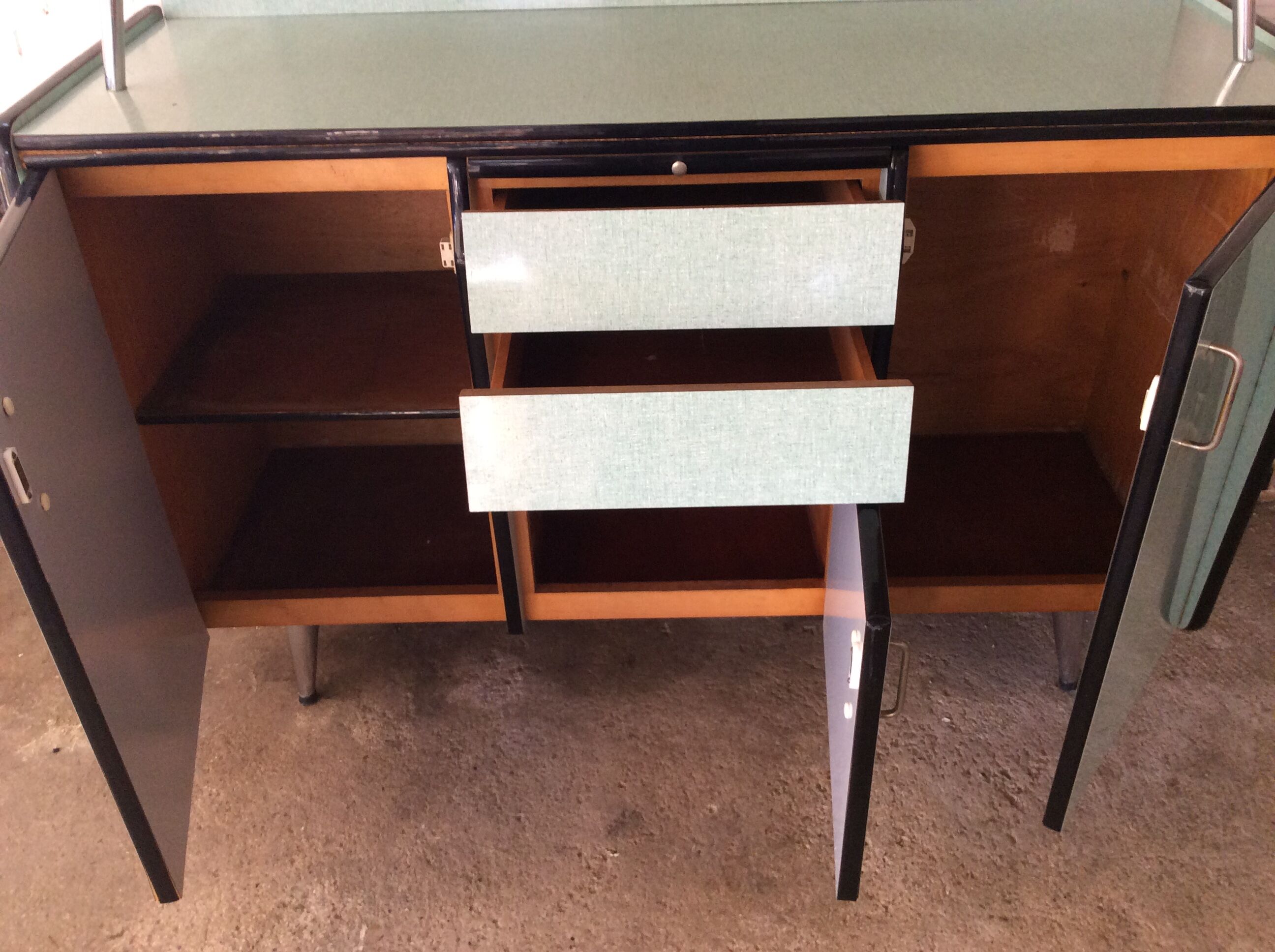 Buffet en formica vert "mint"