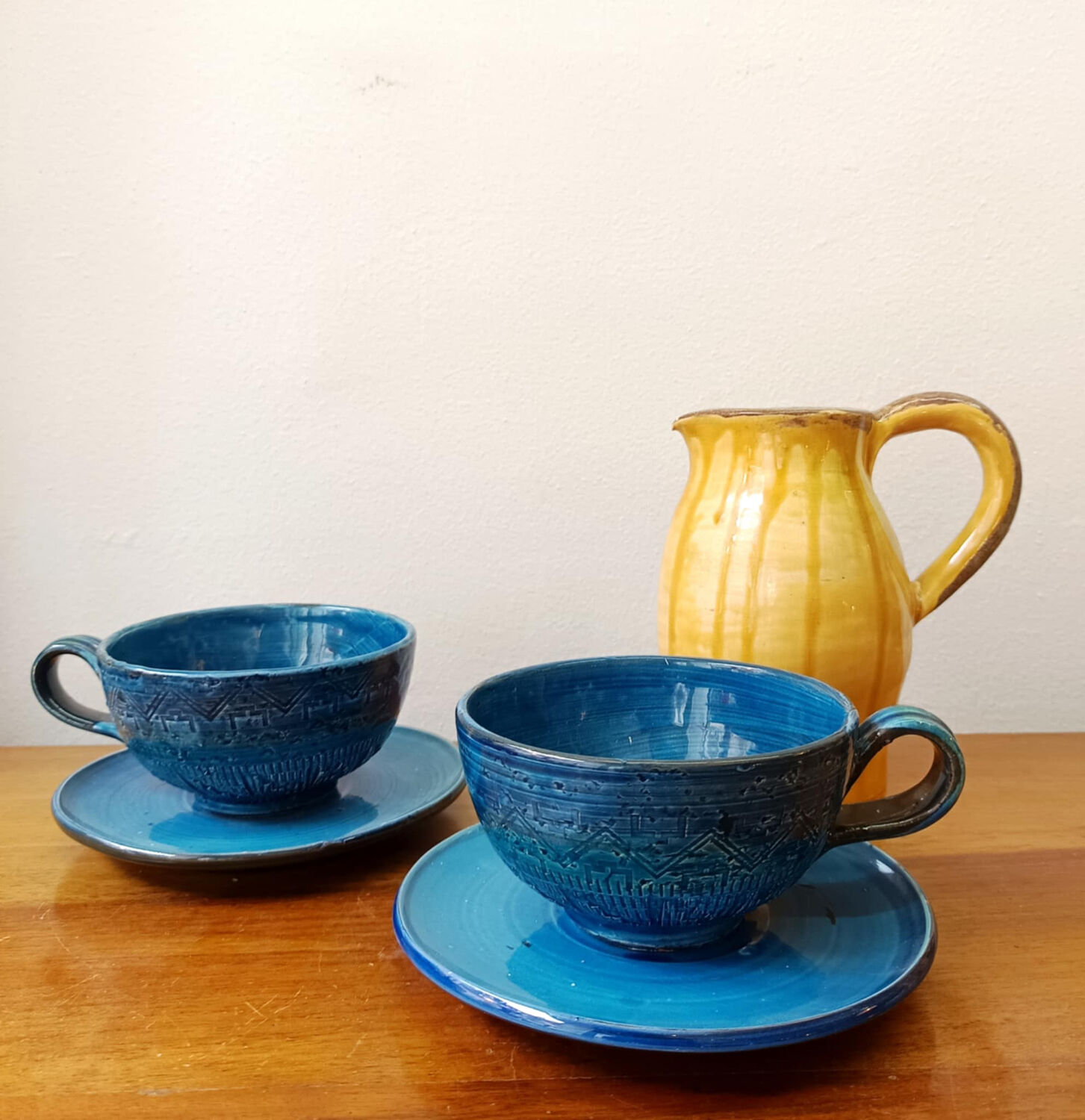 Pair of Aldo Londi breakfast cups, Italy 1960