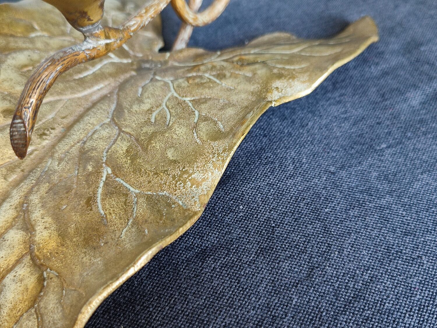 Antique bronze ivy leaf candle holder
