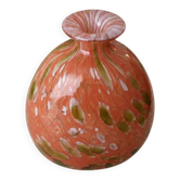 Vase boule en verre soufflé à décor moucheté — Mdina Glass, Malte, années 1970