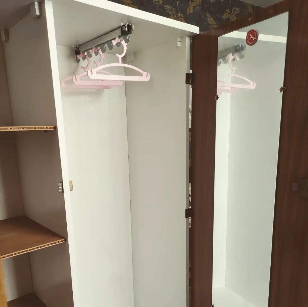 Vintage wardrobe 50s/60 feet compass