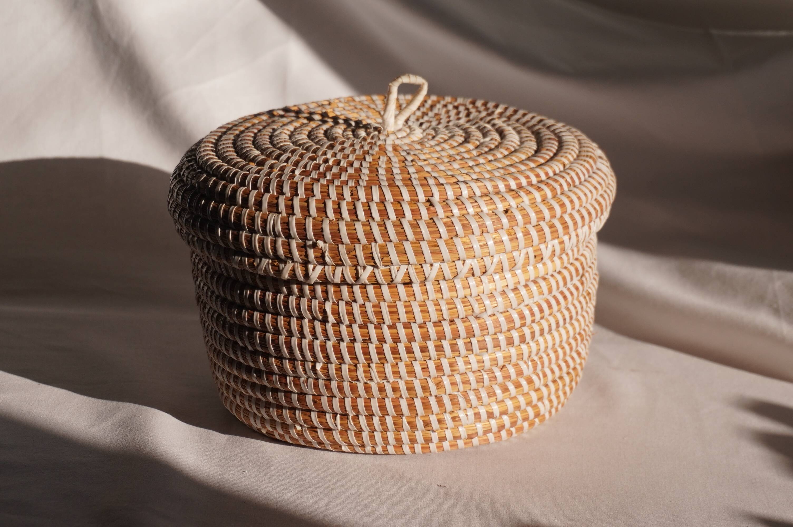 Panier en paille avec couvercle