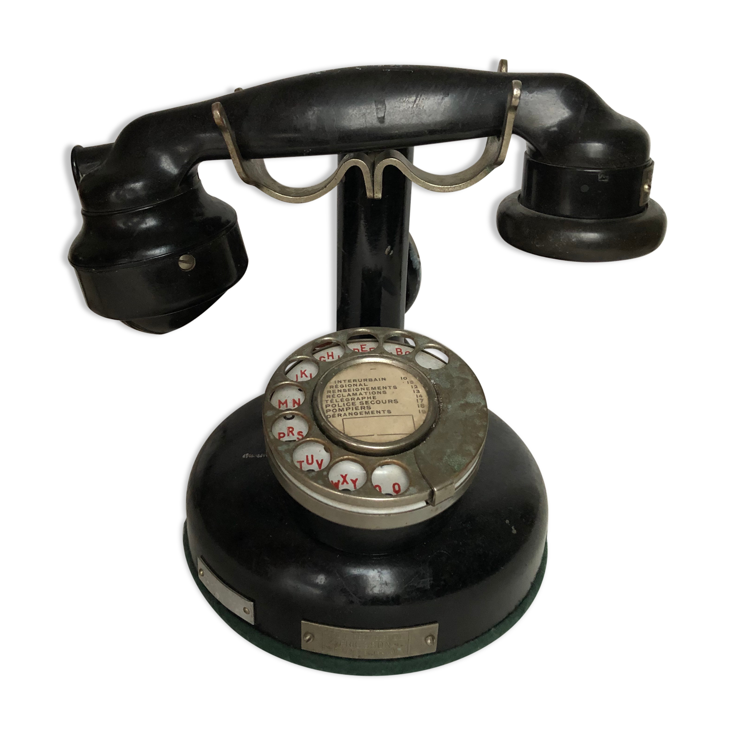 Old phone in Bakelite