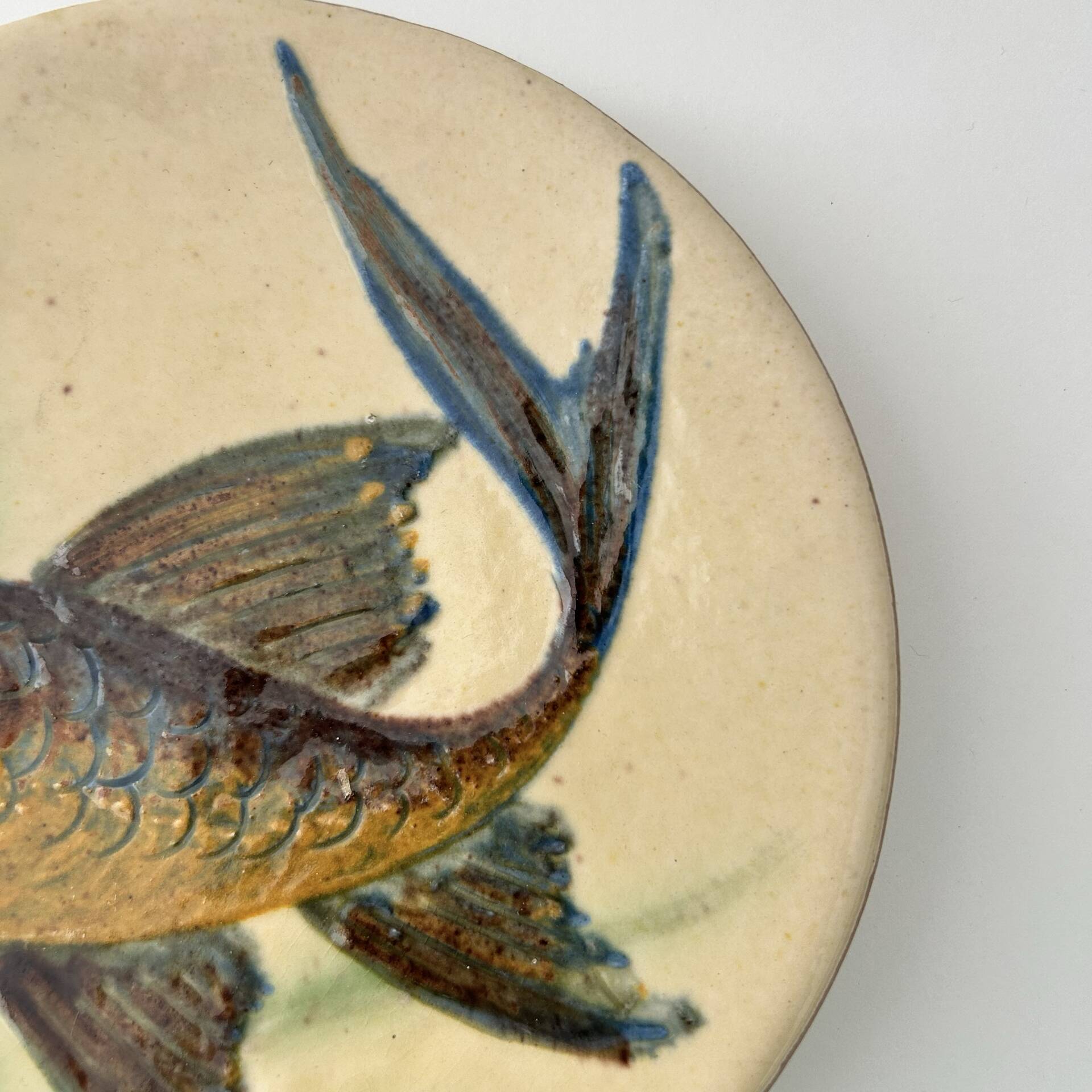 Small fish dish signed by Puigdemont