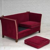 Canapé danois à accoudoirs rabattables « espagnol » des années 1970, en velours d'ameublement rouge.