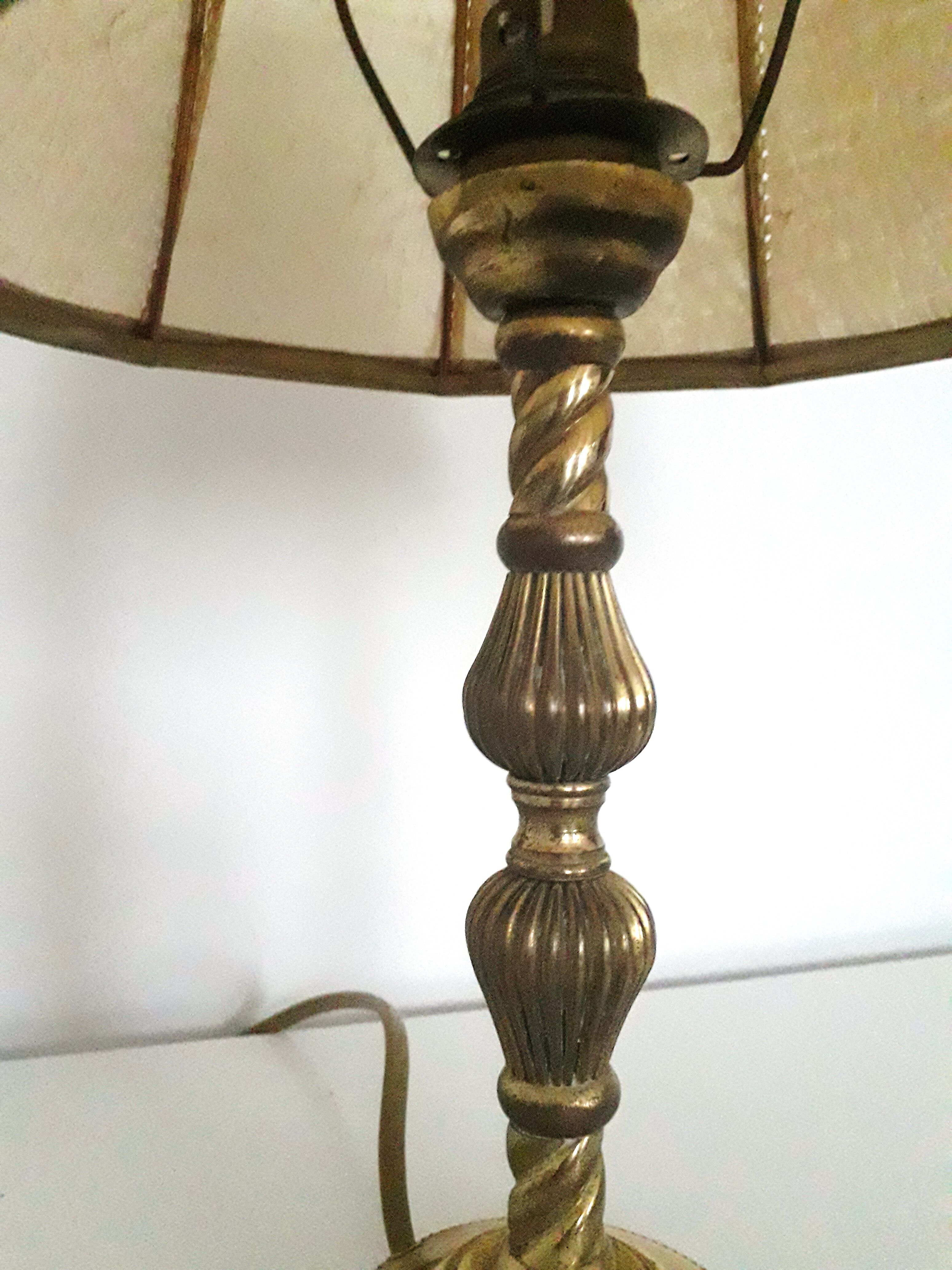 Lampe à poser / chevet - Pied laiton. 1960