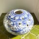 Vase pique fleurs décor bleu monochrome