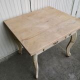 Table de cuisine vintage en bois, pieds courbés