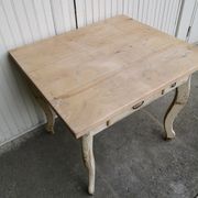 Table de cuisine vintage en bois, pieds courbés