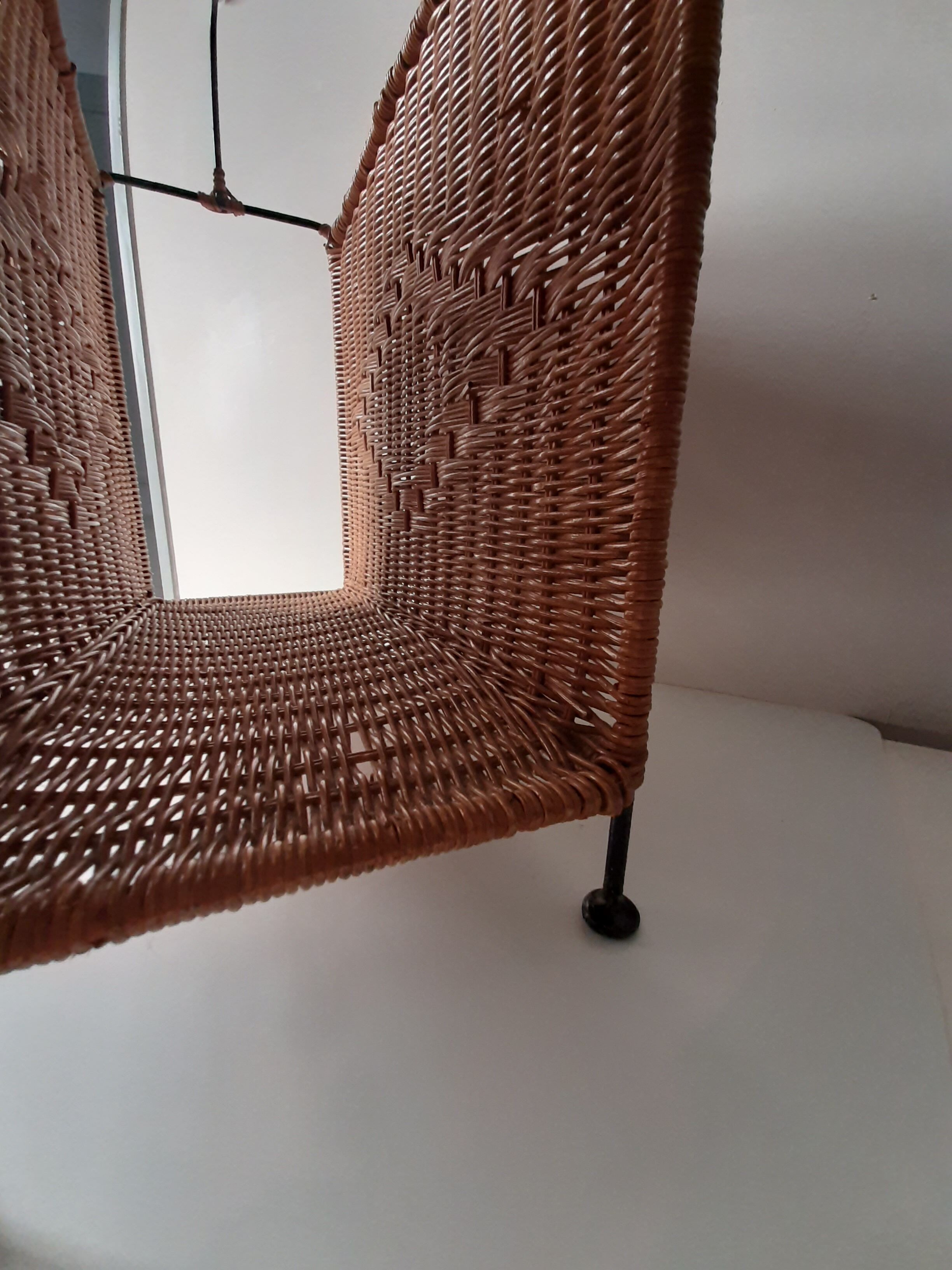 Door vintage rattan magazine