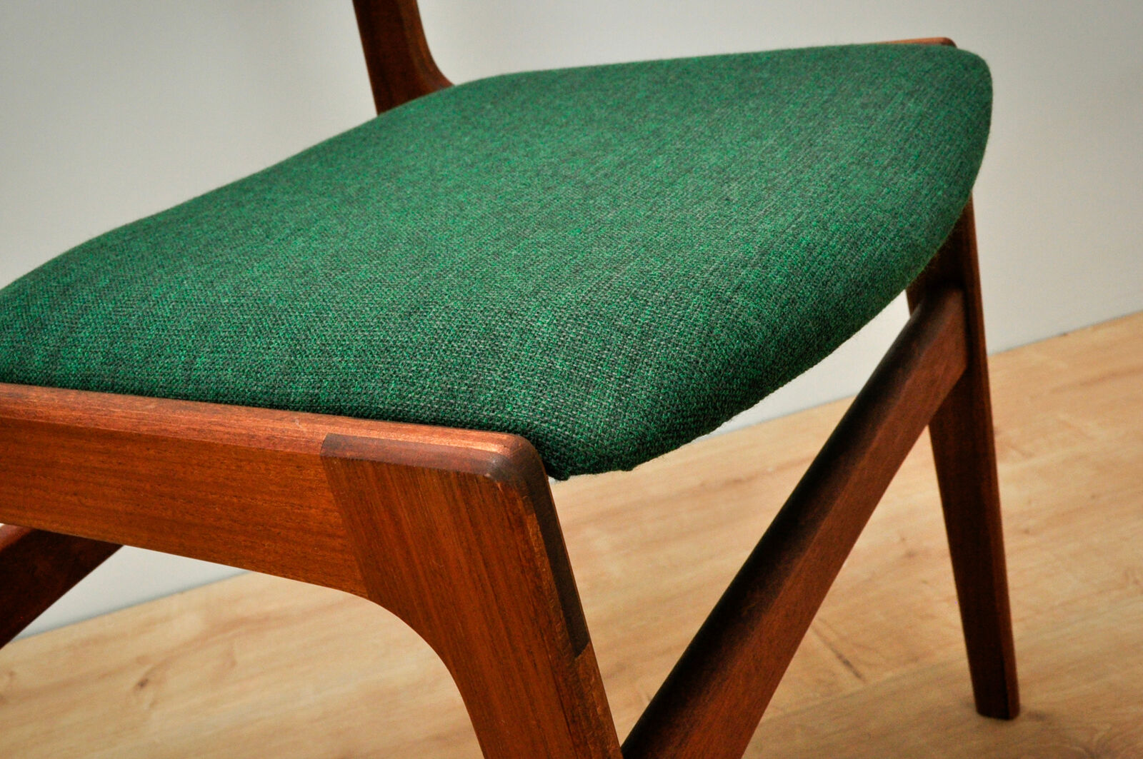 Set of 6 dining chairs by Erik Buch for Oddense Maskinsnedkeri