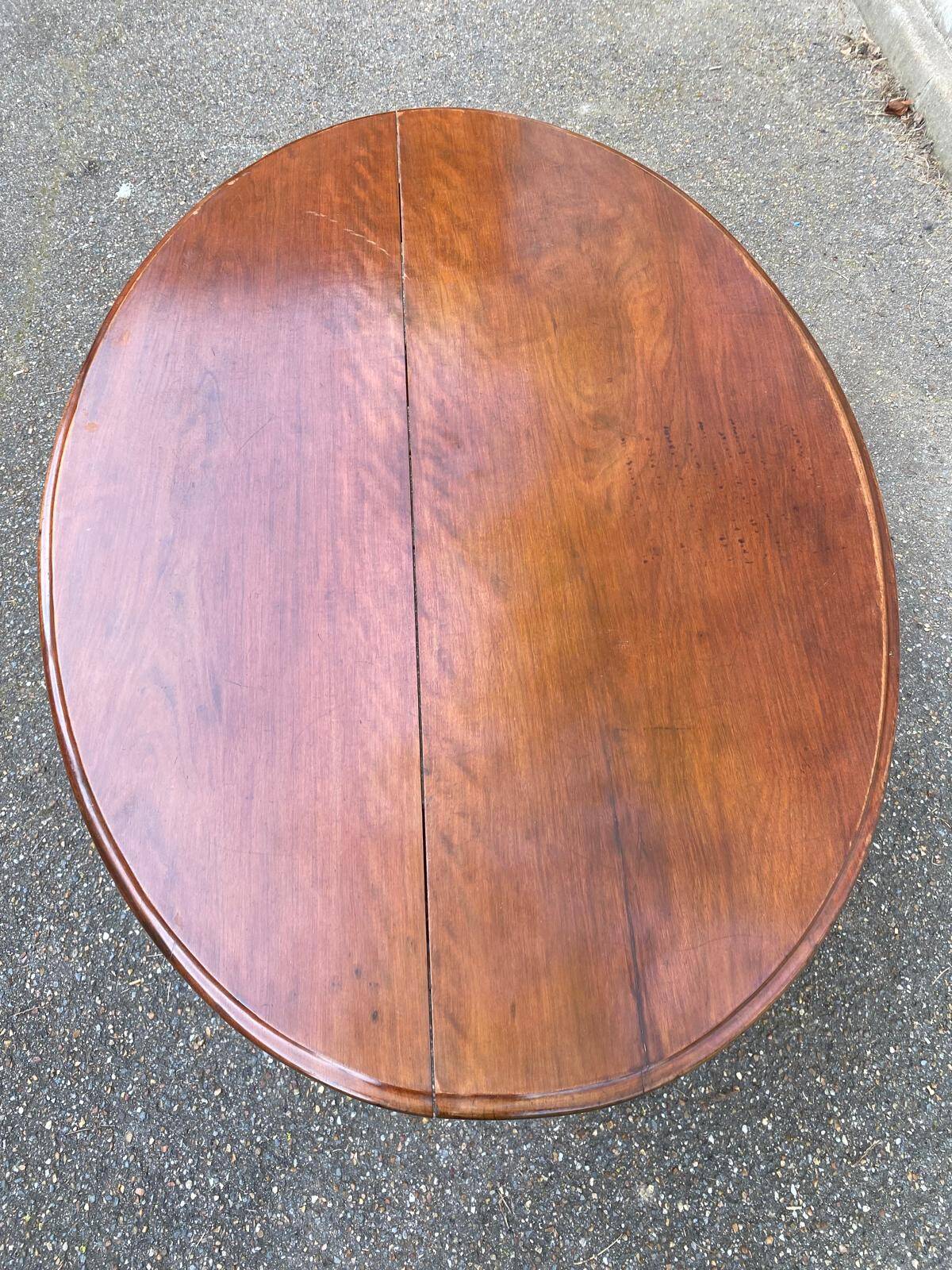 Large oval coffee table in solid wood 133x93cm