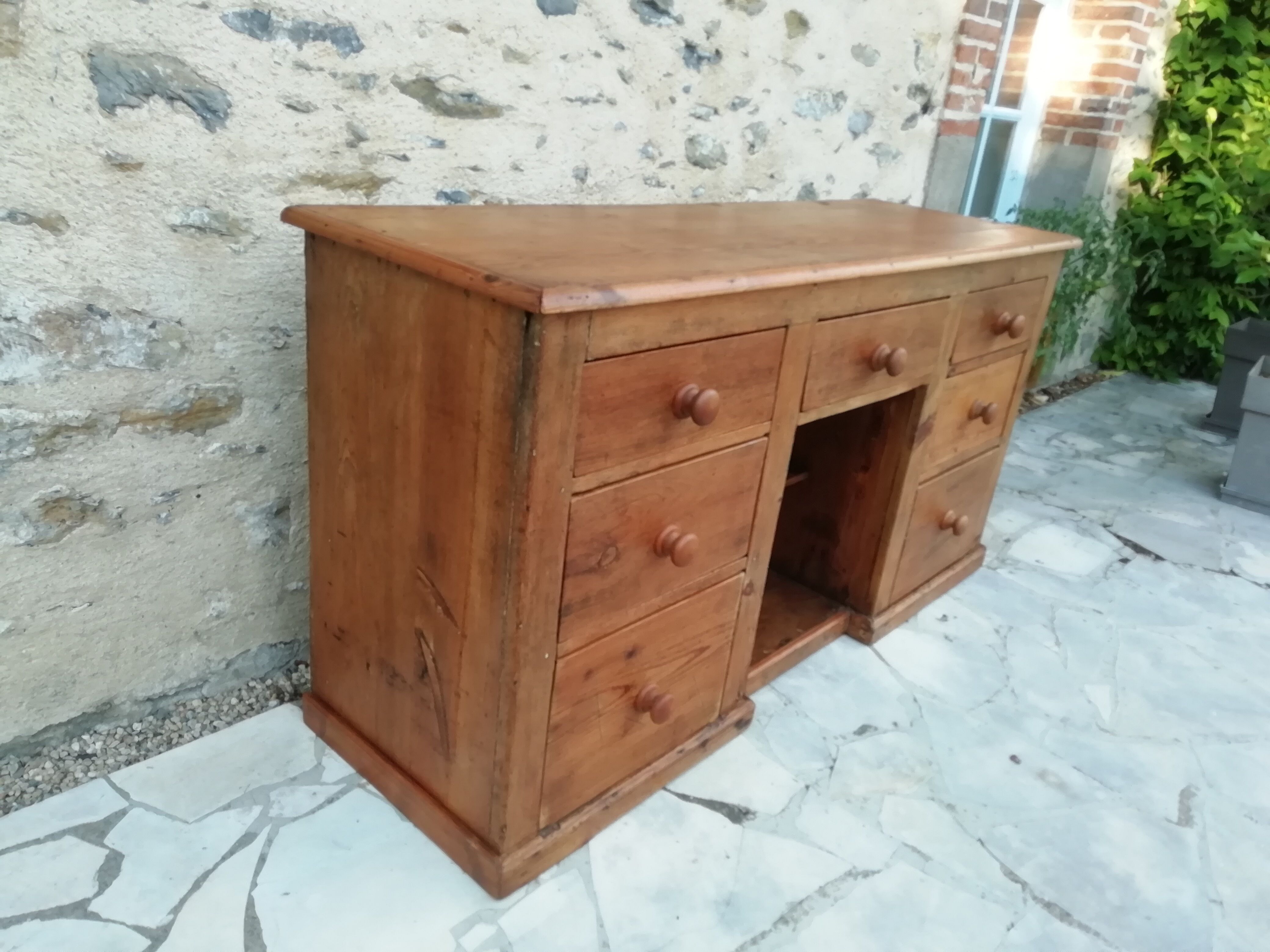 Furniture with solid pine drawers