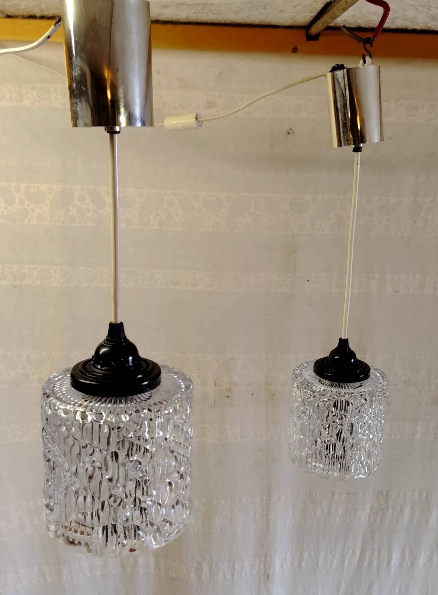 Paire de suspensions en verre holophane - mid. XXeme
