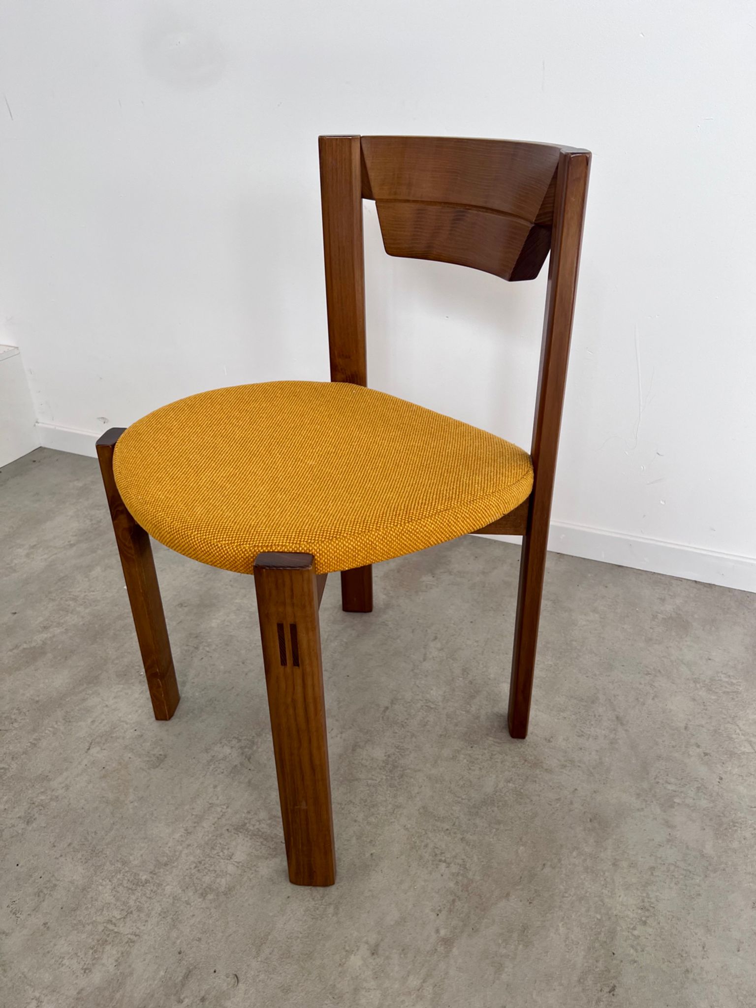 Set of 4 Scandinavian style chairs Girsberger 70s vintage solid wood