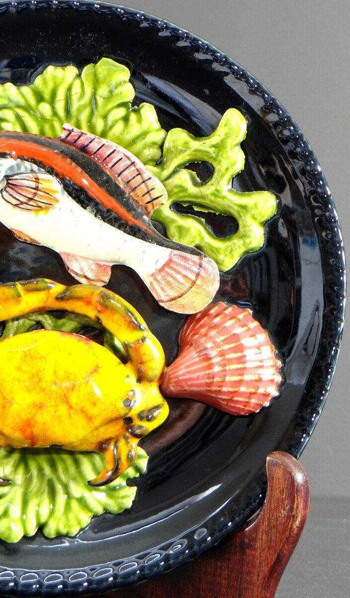Vallauris, 1950s, Trompe l'Oeil Plate Decor Fish, Crab, Shells, Coral.
