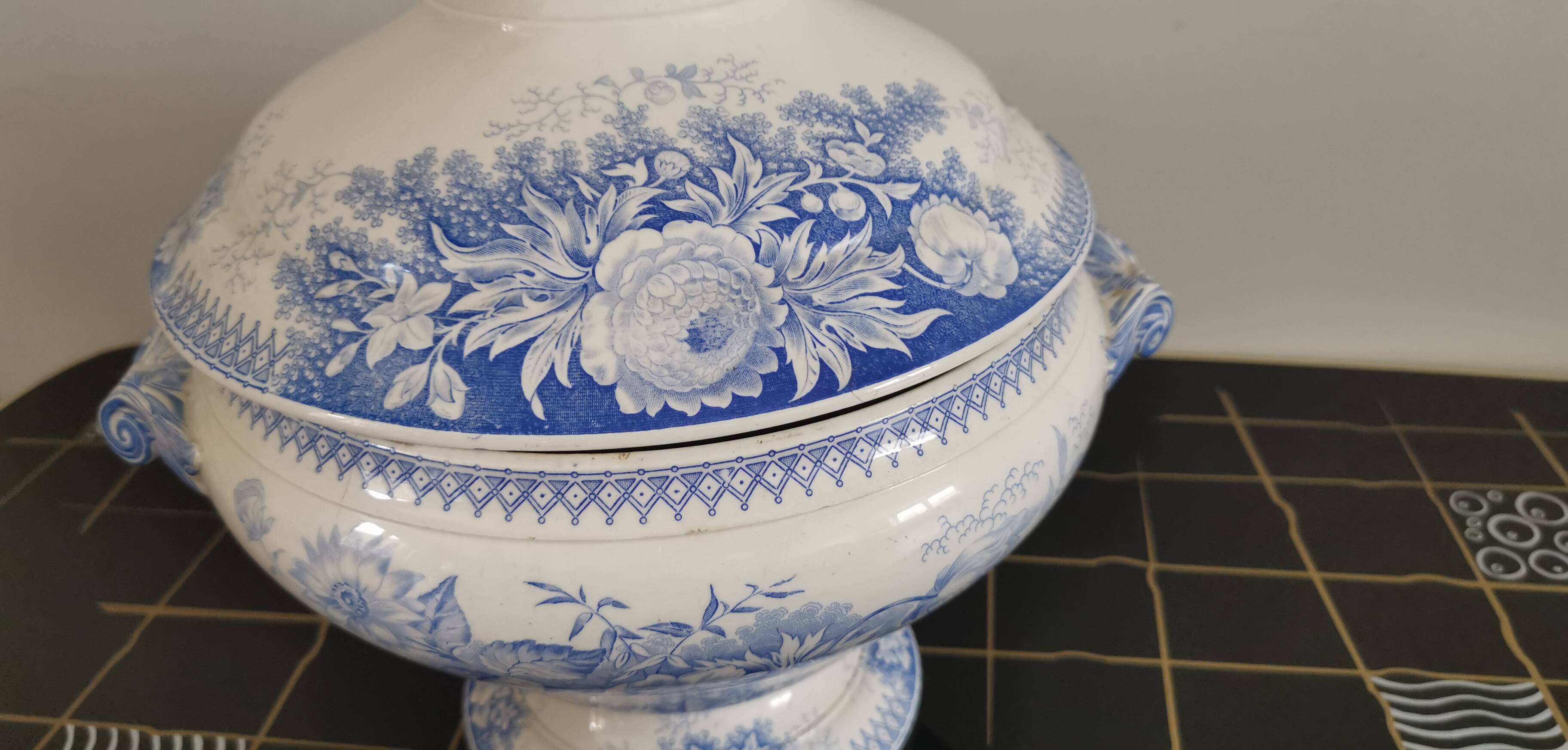 Sarreguemines U & C iron clay soup tureen "Jardinière" model