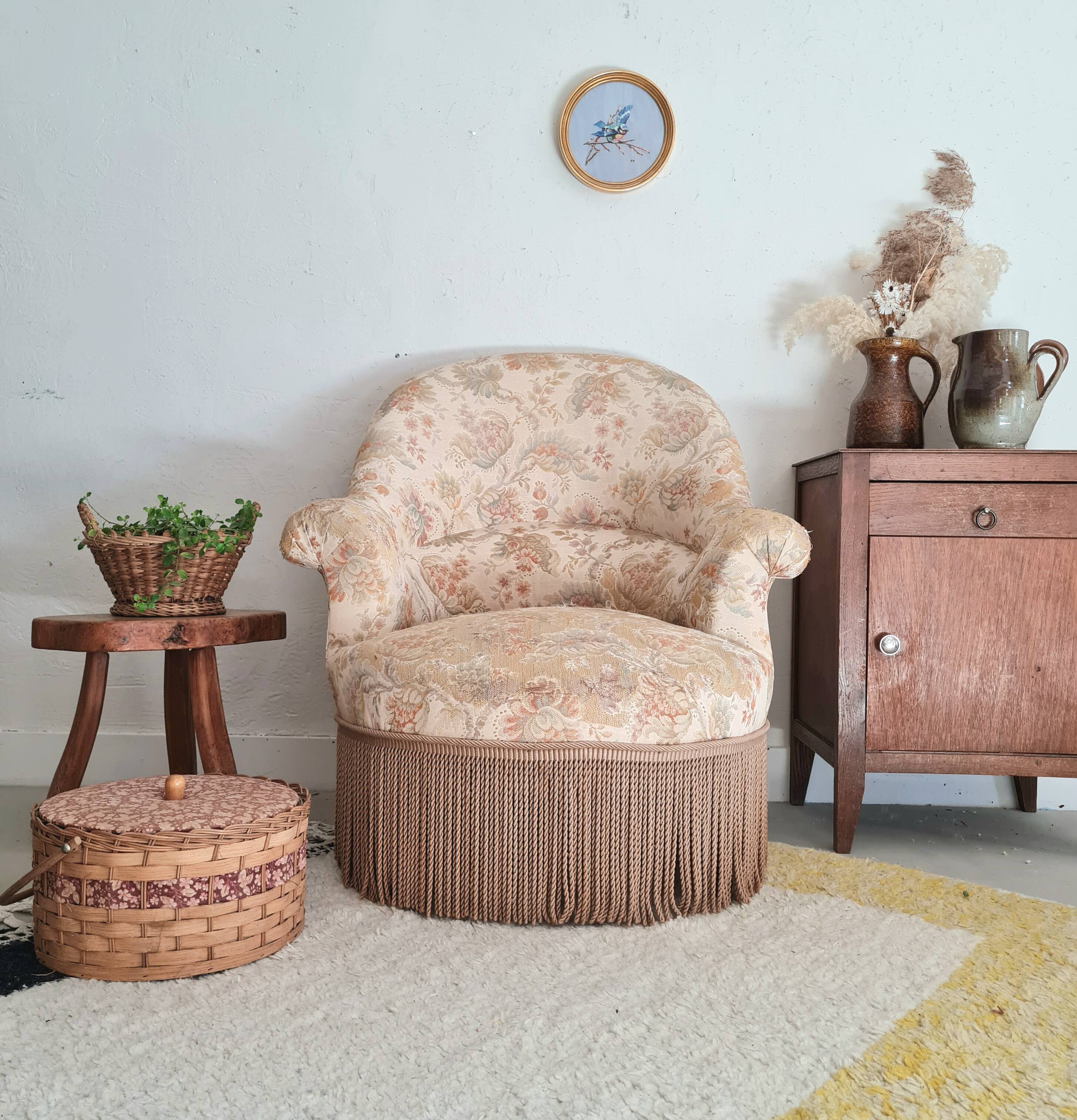 Floral toad armchair with fringes