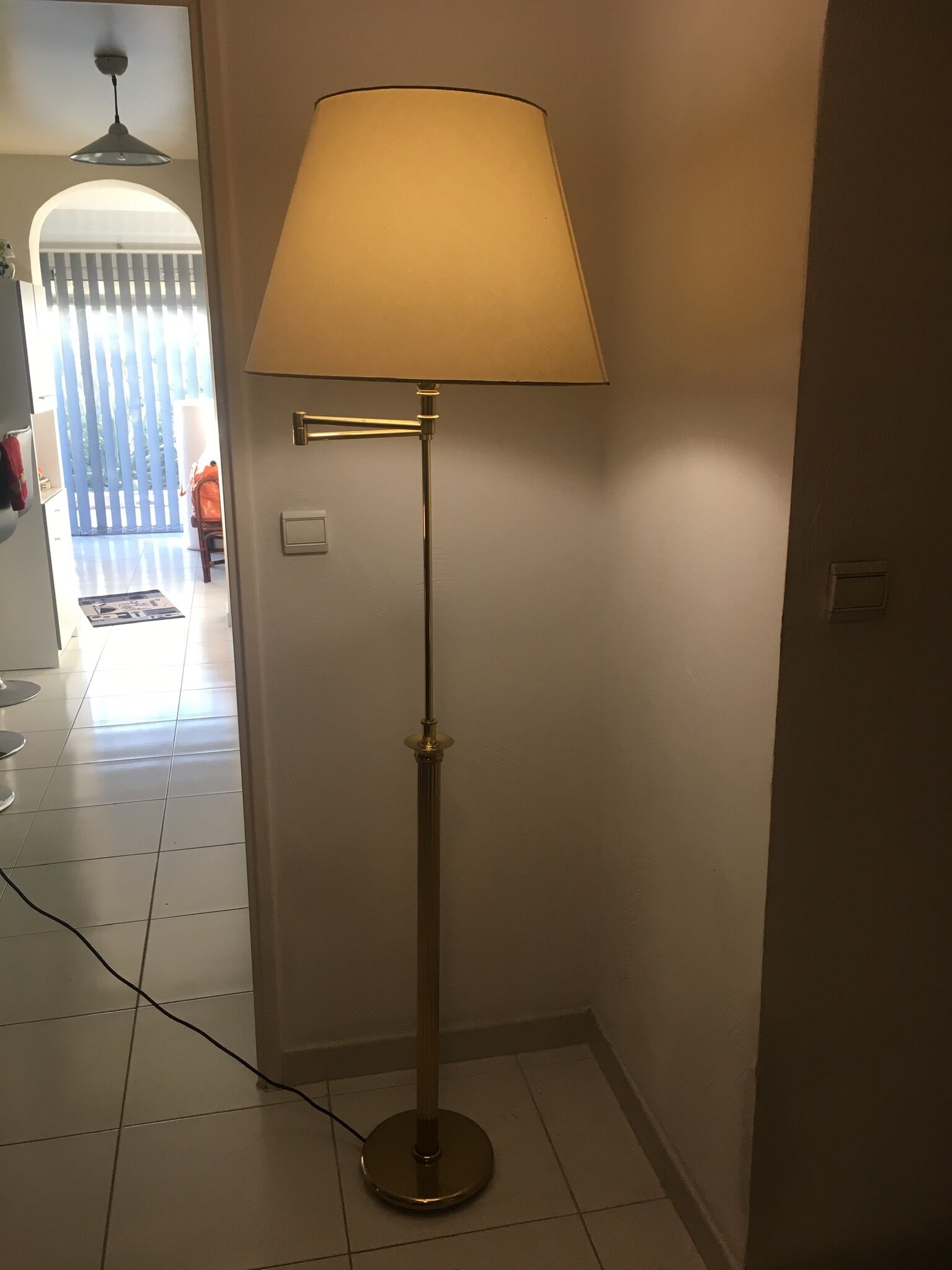 Vintage reader lamppost