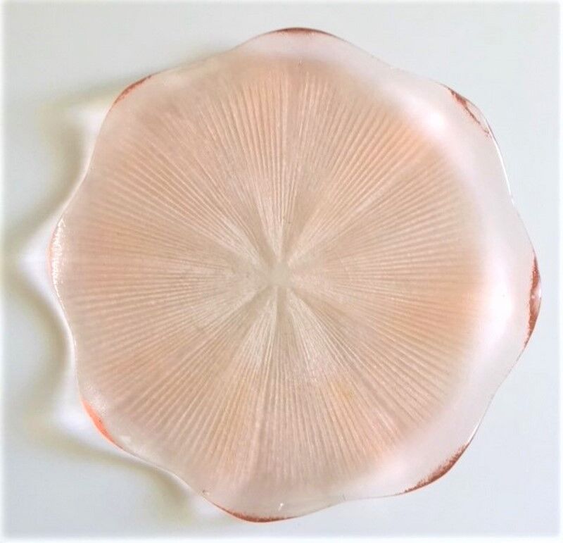 Pink glass dish 80