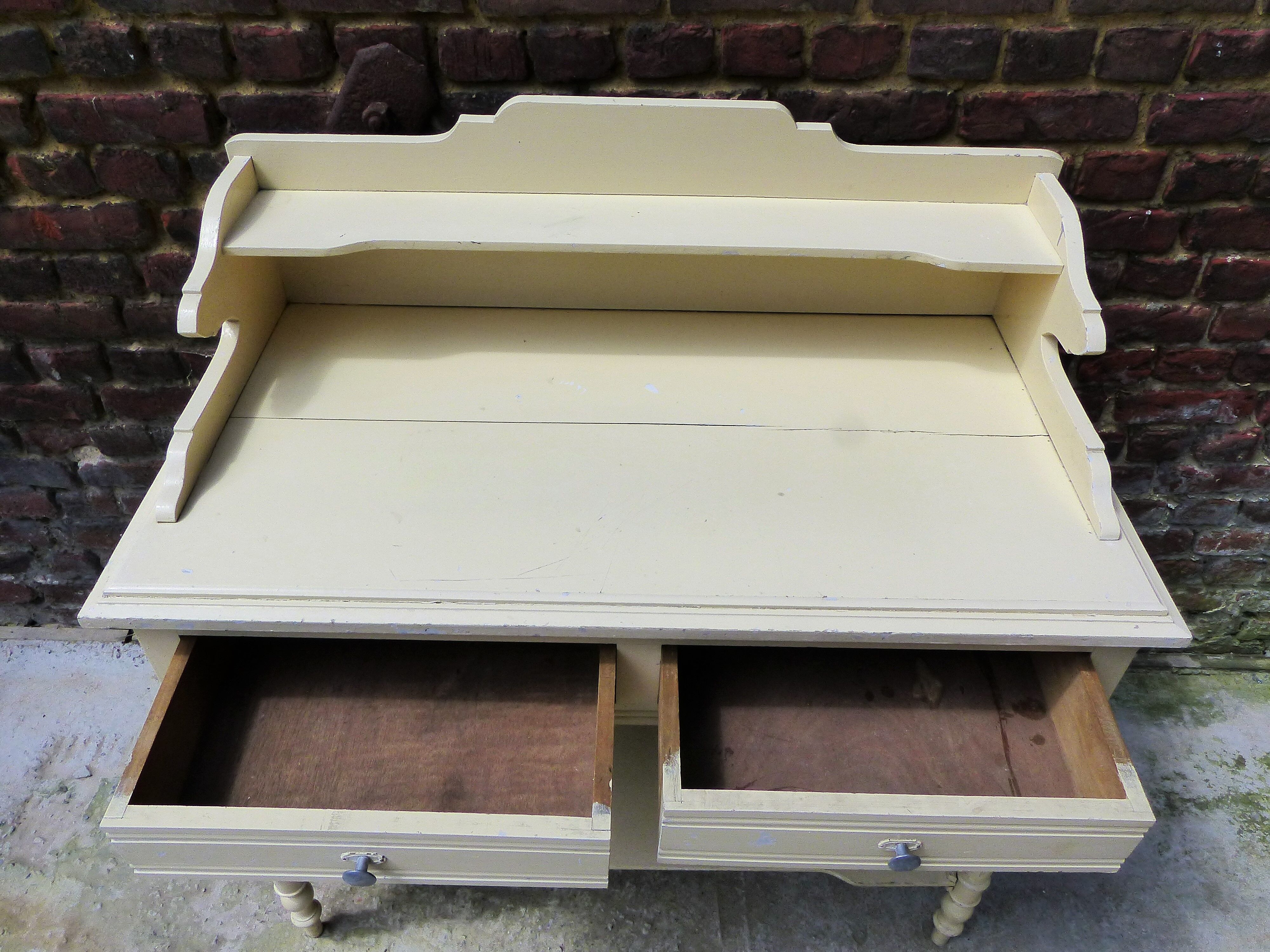 Dressing table toilet