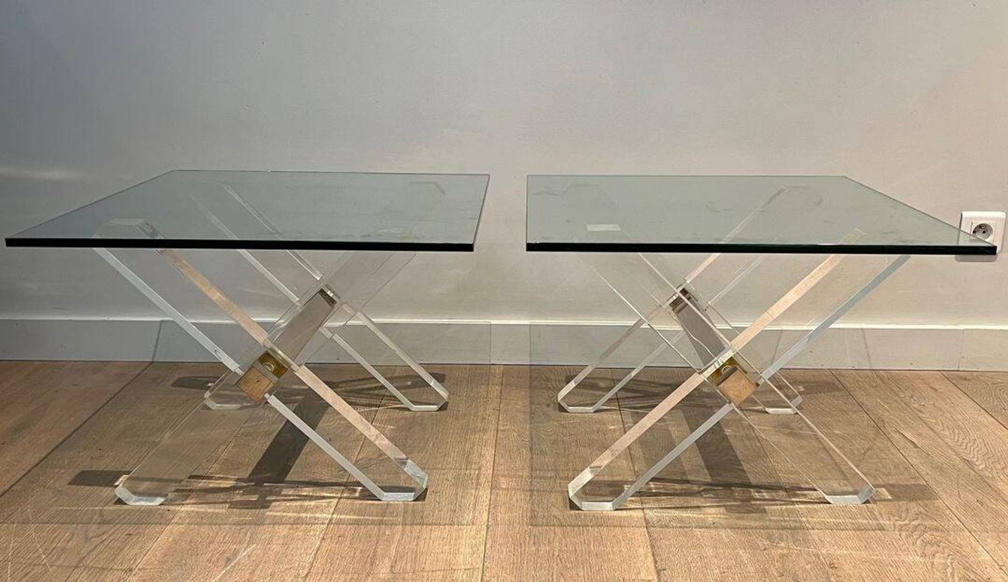 Paire de Bouts de Canapé en Plexiglass et Chrome à Piètement en X, Travail
