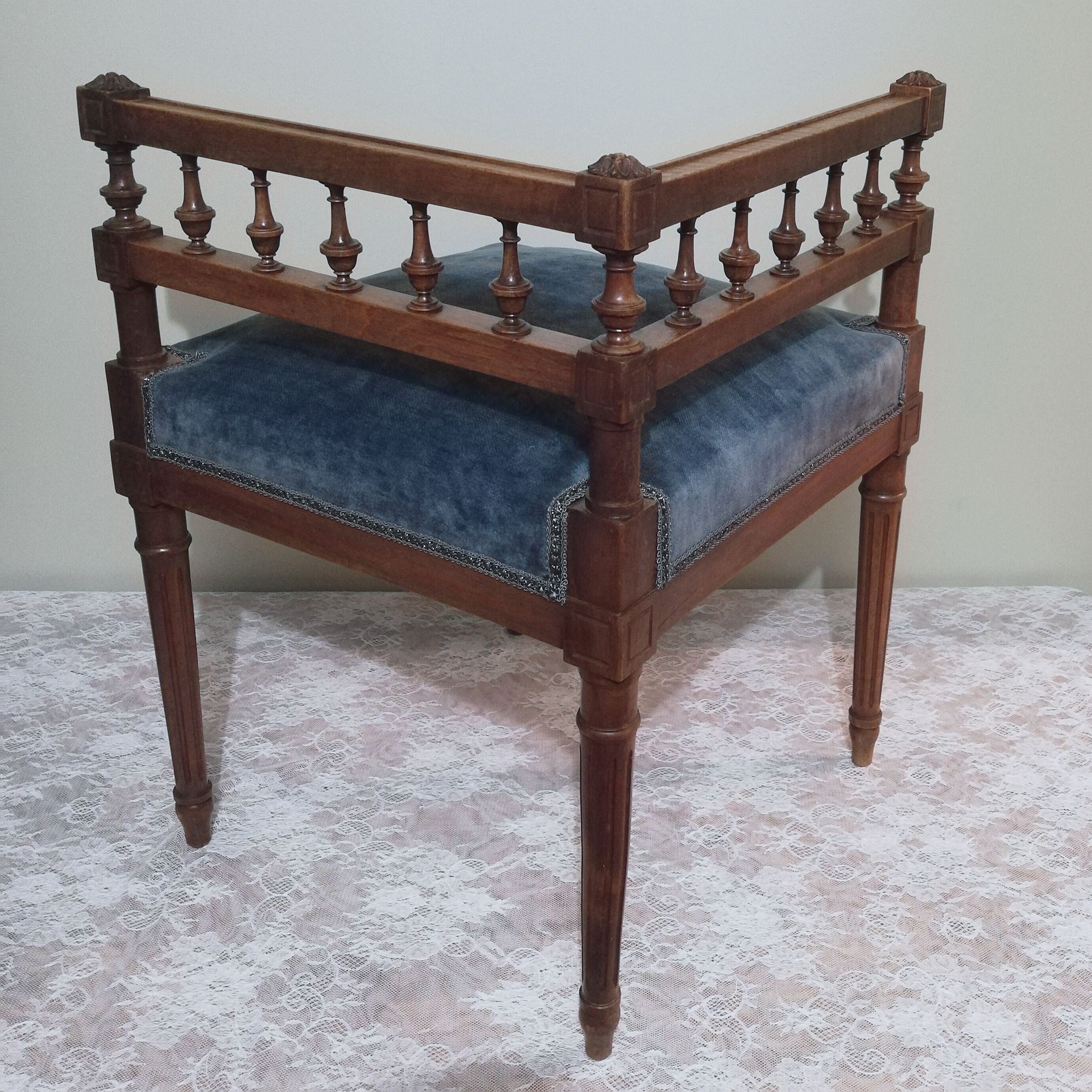 Fauteuil d'angle de style Louis XV assise velours