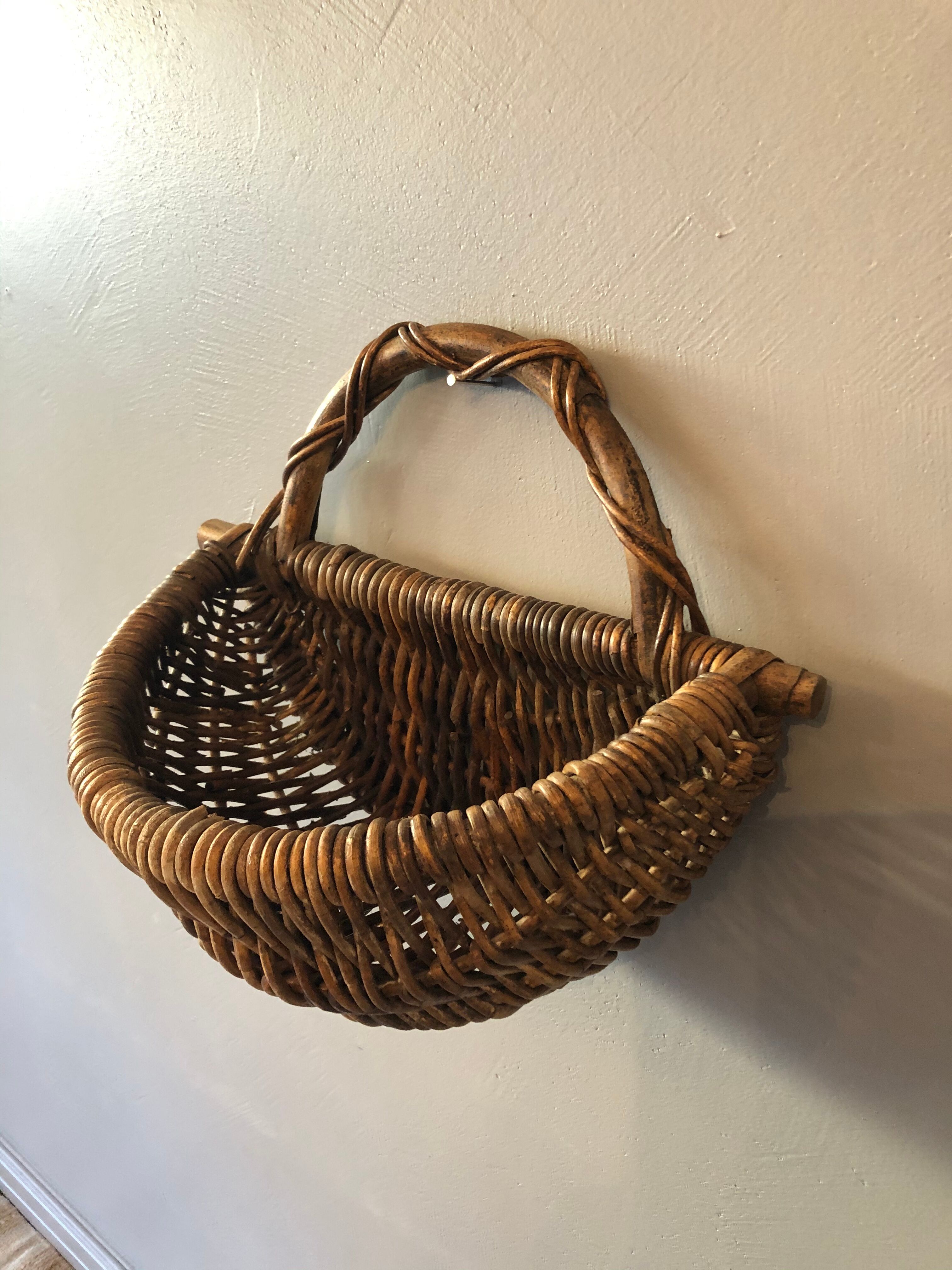 Rattan basket to hang