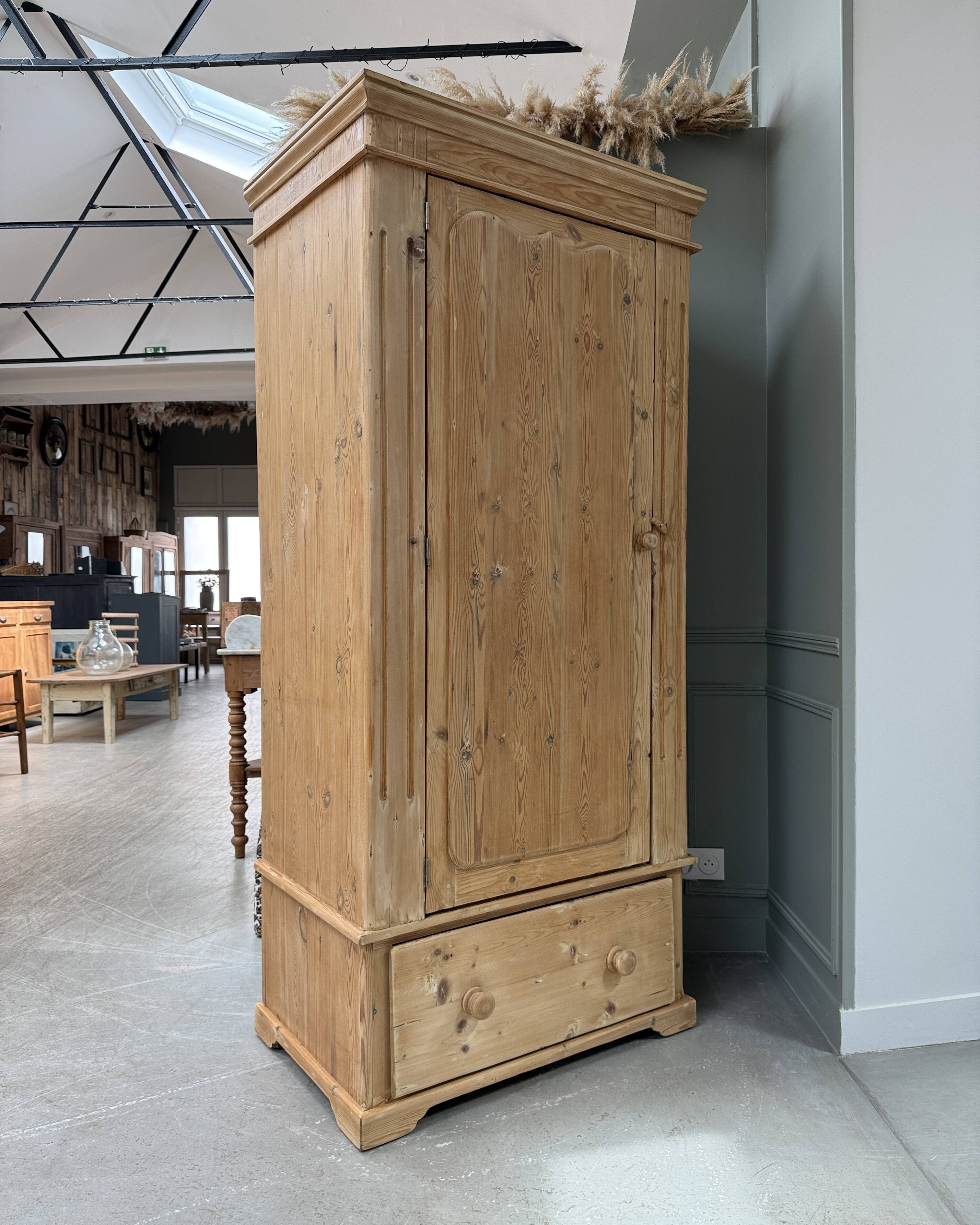 English bonnetière in pine (restored)