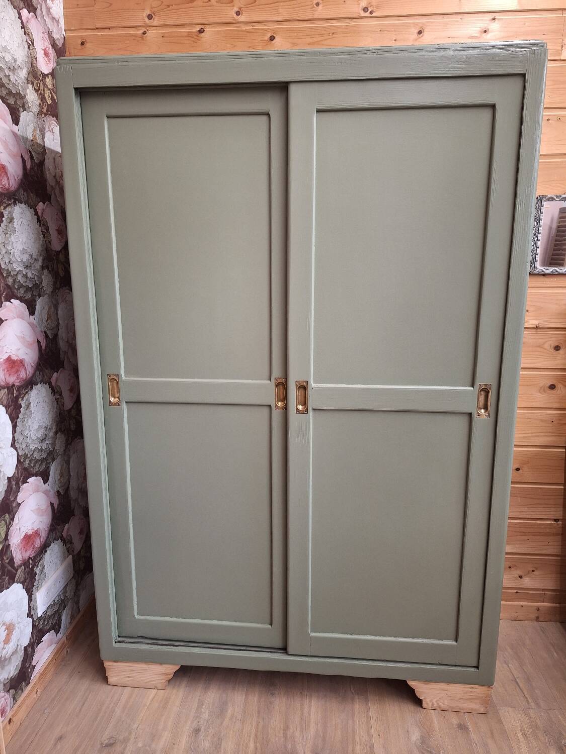 Sliding door wardrobe