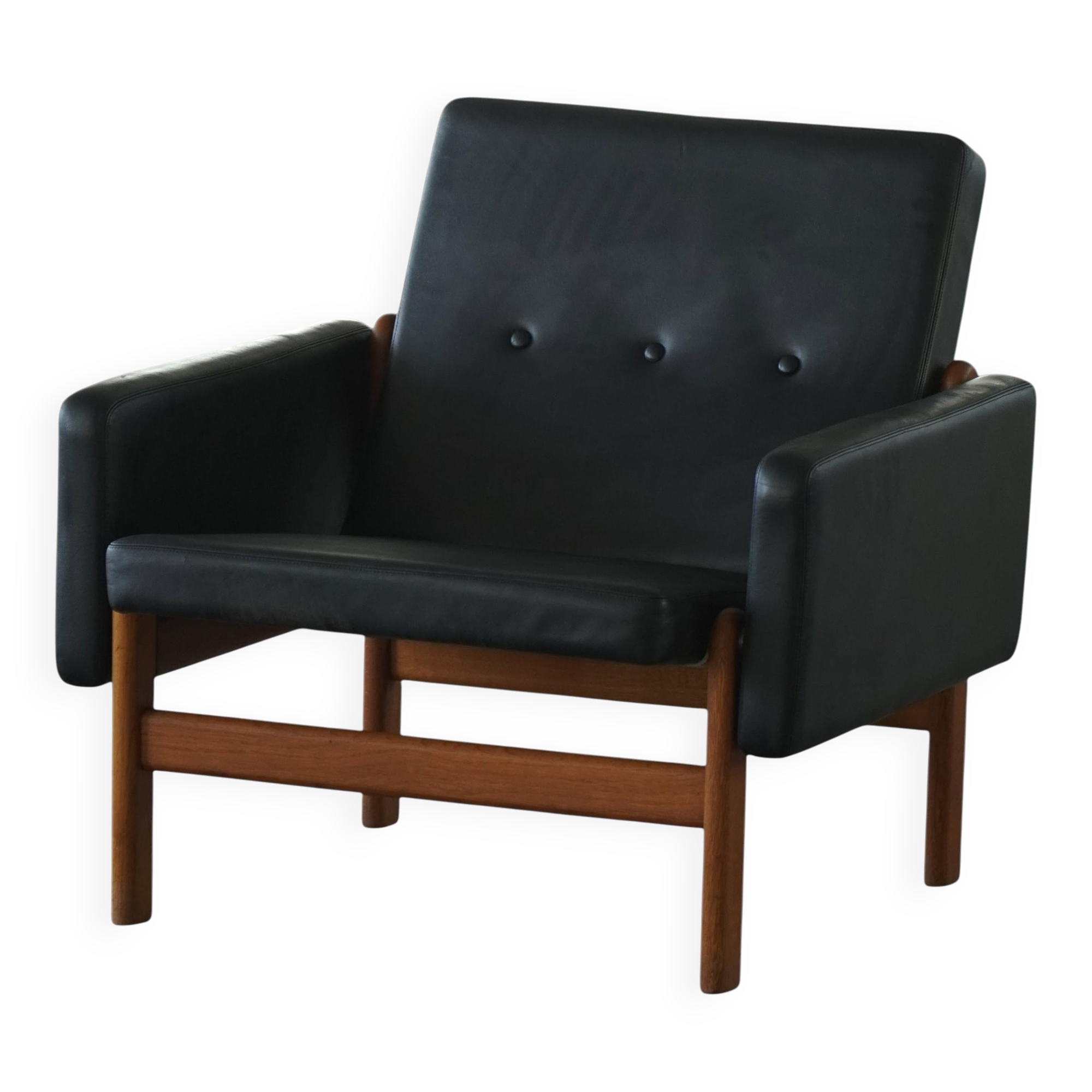 Oak and leather armchair, created by Jørgen Bækmark for FDB Møbler, Denmark, 1960s.
