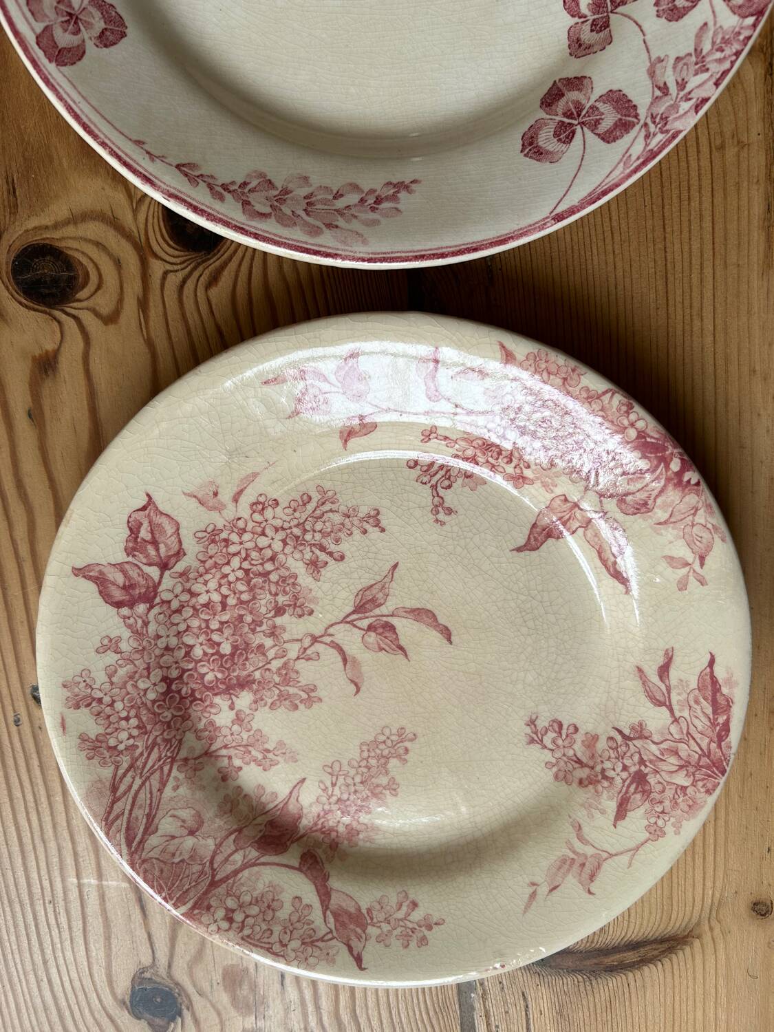 Mismatched series of 4 old “Terre de fer” flat plates
