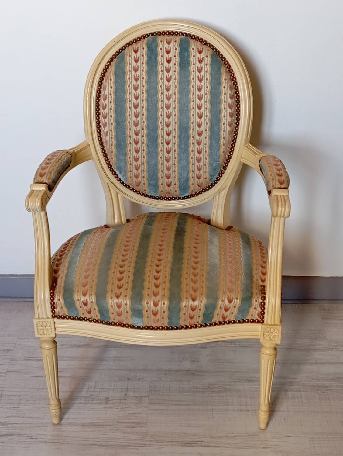 Fauteuil style Louis XVI