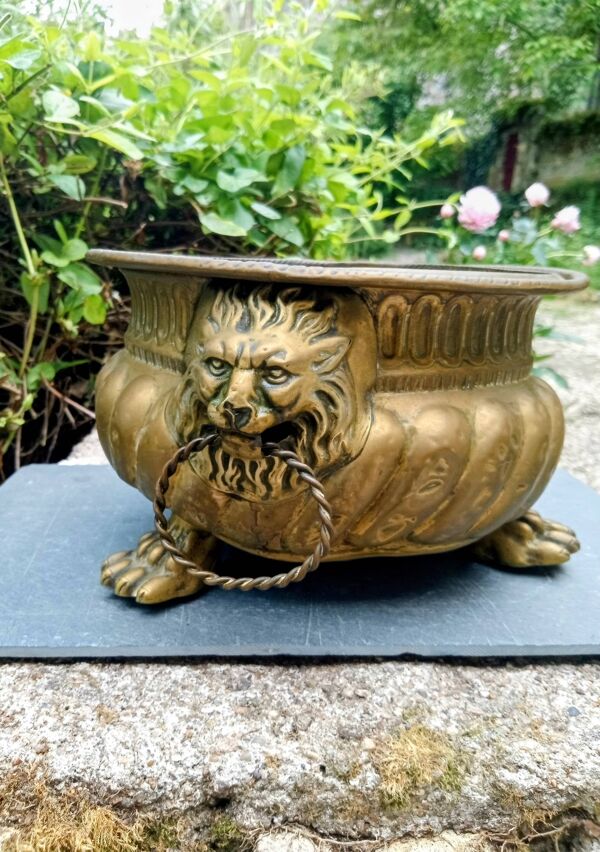 Grande jardinière en laiton lion XIXe siècle