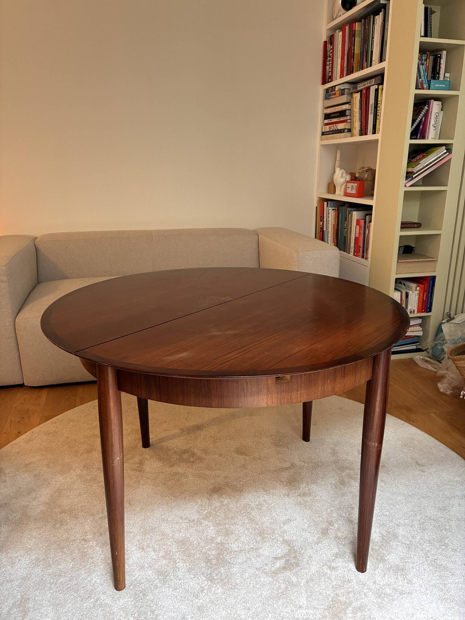 Round dining table Lubke in rosewood from the 1960s.